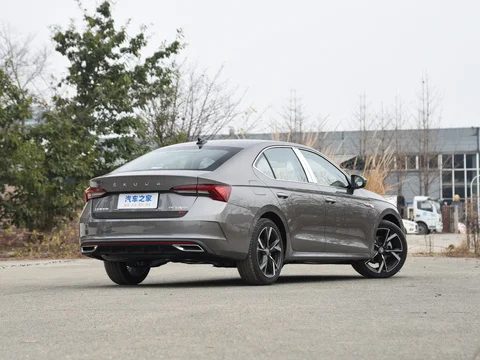 2024 Skoda Octavia PRO VIP Premium Edition дешевая оптовая продажа 5-местная 360 камера с Люком на крыше бензиновый автомобиль для продажи