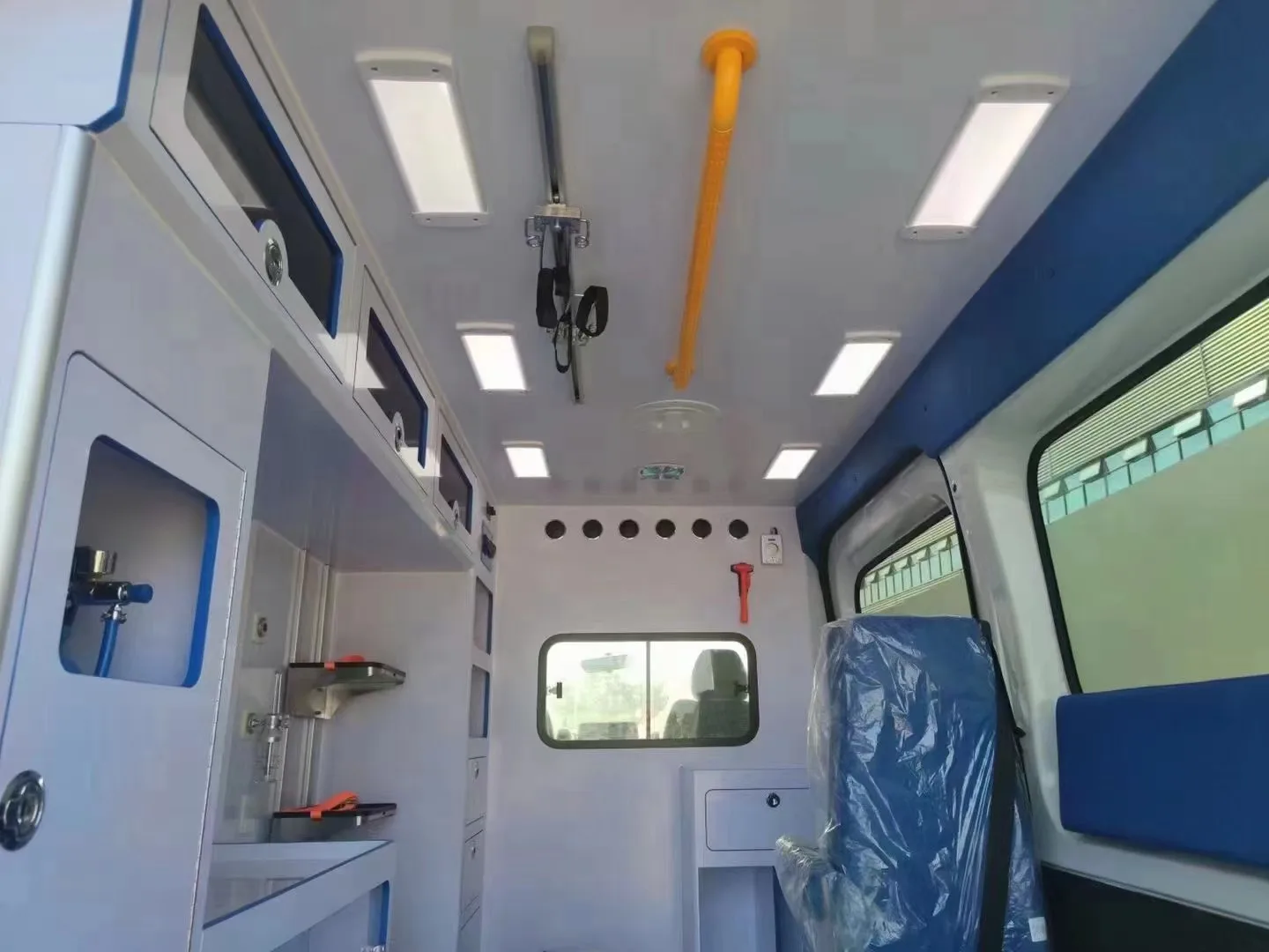 Factory Direct Sale Emergency Ambulance Vehicle Medical Van Ambulance with Basic Life Support
