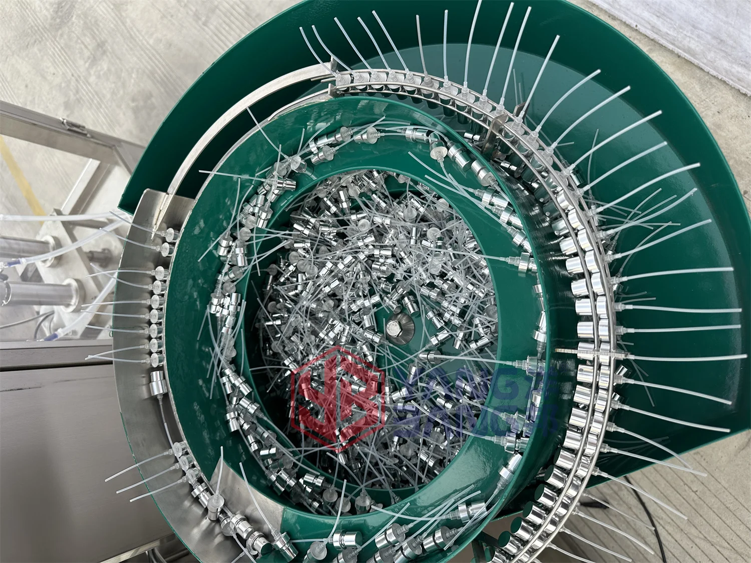 Automatic 100ml 50ml Body Spray Perfume Bottle Filling Machine Cosmetic Rotary Filling and Capping Machine