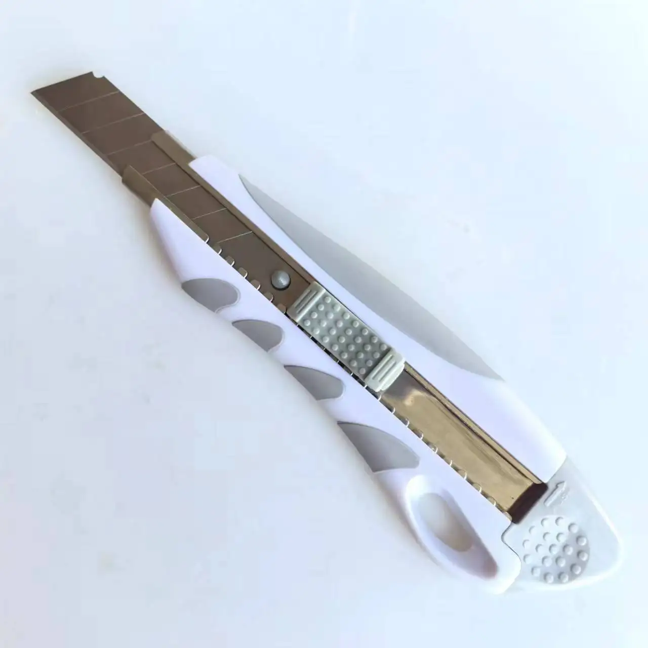 High Quality Stainless Steel Blade Knife Rubber Handle Utility Knives Cutter Blade 18mm Wholesale Safety Knife