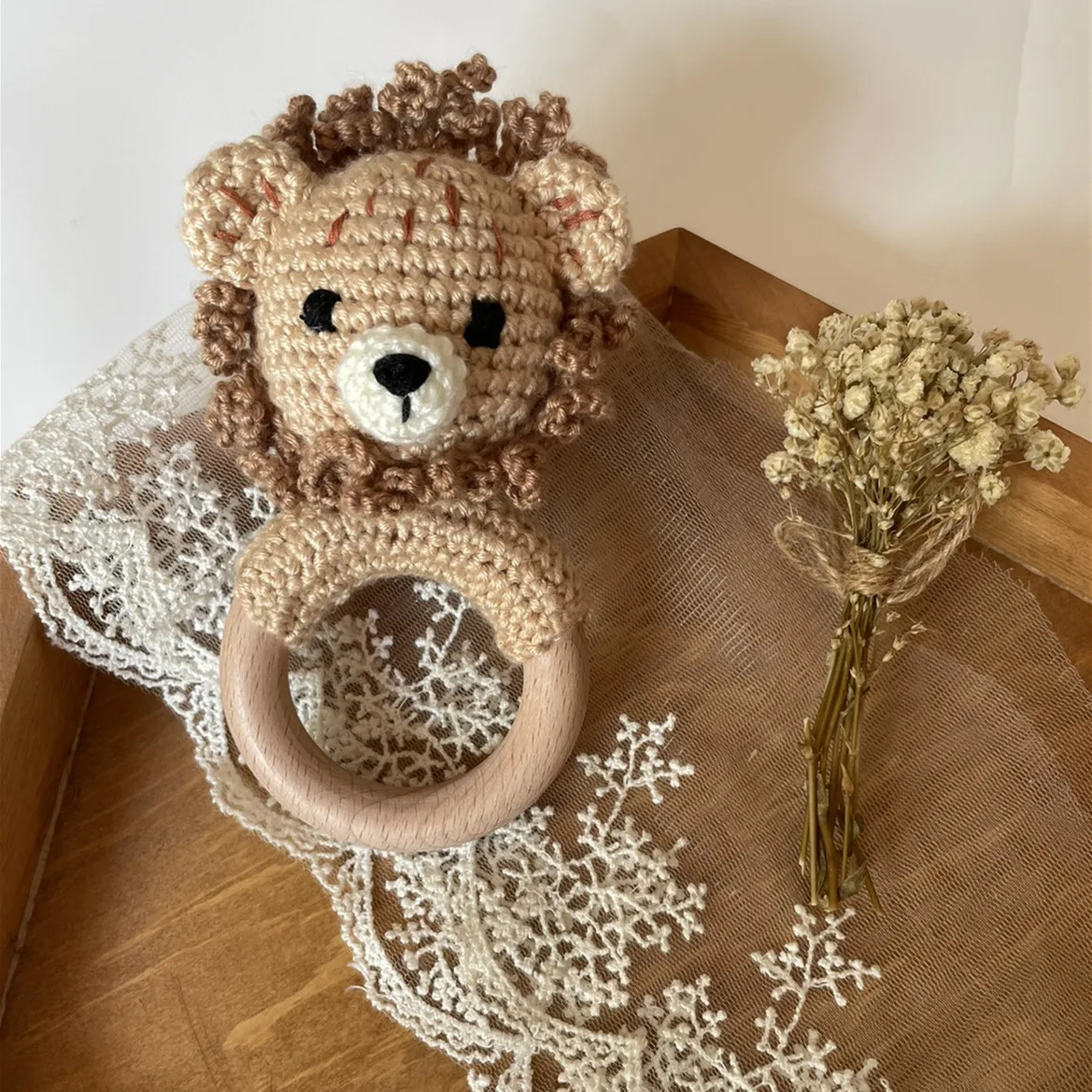 Low Moq Customized Wooden Ring Newborn Soothing Toy Different Animal Pattern  Crocheted Cotton Beech Gift Knitted Rattle Toy