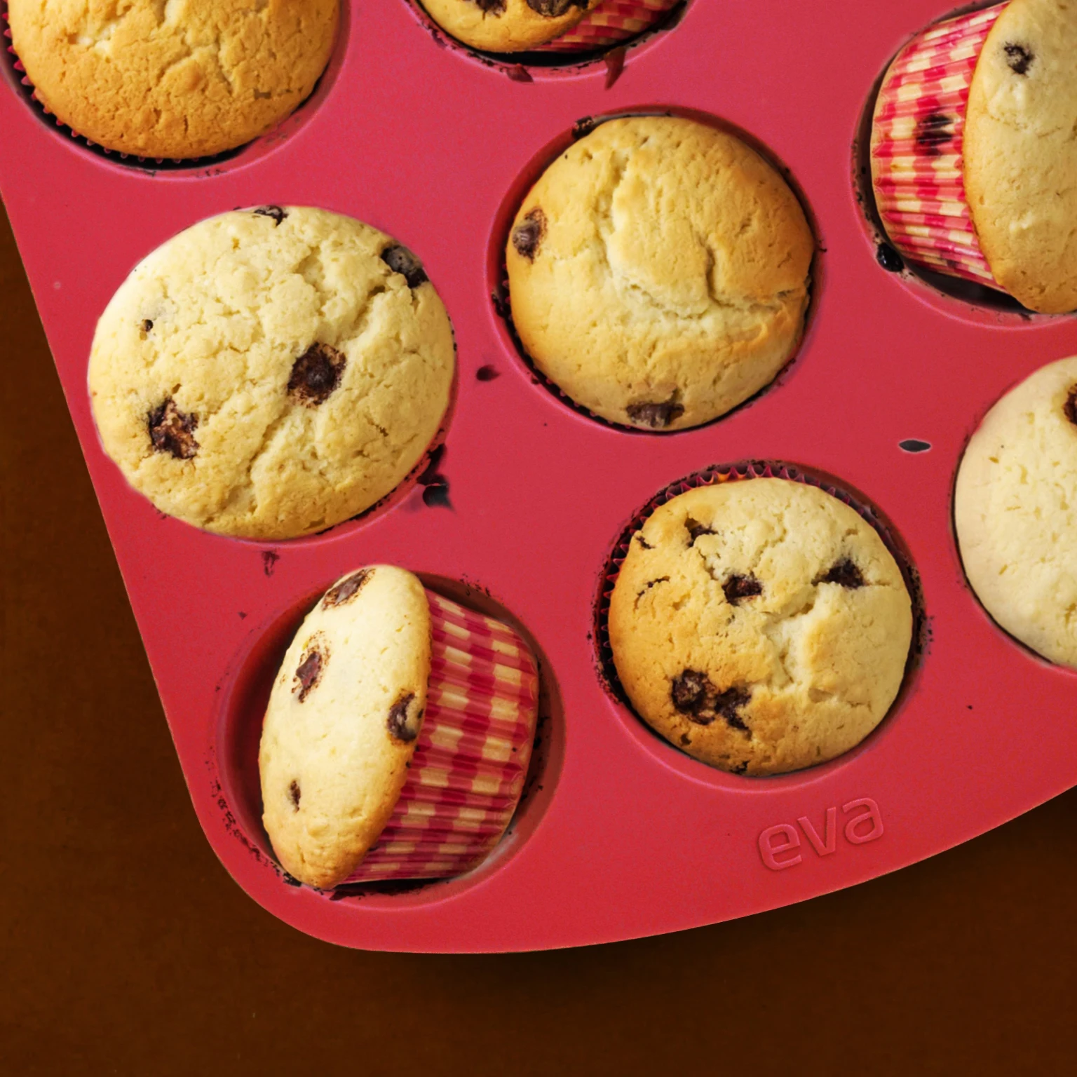 Custom manufacturer 12 Cavity Muffin Cake Mold reusable cupcake Tray Non Stick 12 Cups Silicone Muffin Pan Cupcake Pan