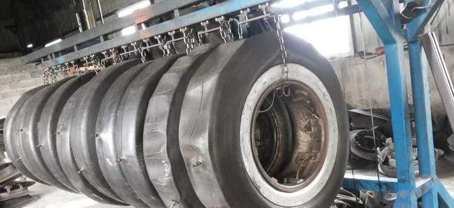 
Tire tread retreading / repair vulcanizing machine 