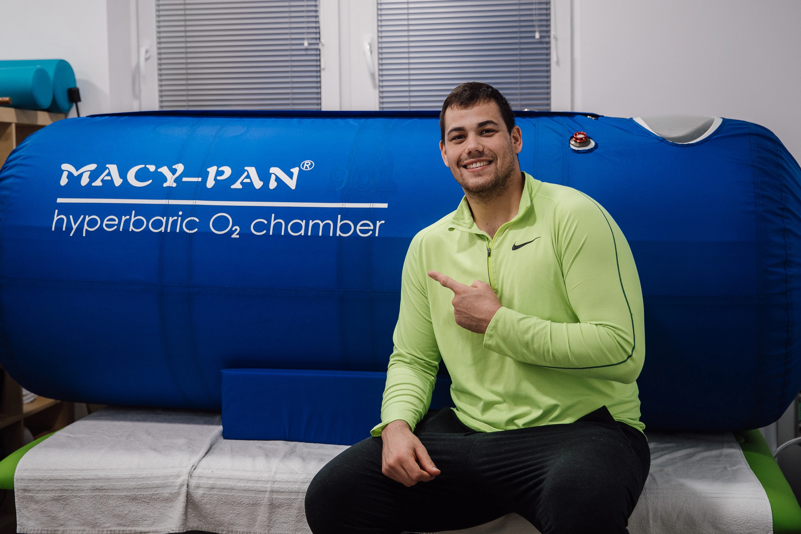 hyperbaric chamber for Strokes and Medical use with oxygen concentrator