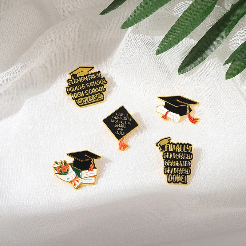 Congrats Graduation Cap Enamel Lapel Pin School Academic Customize Flower Gold Plated Glitter Metal Brooch Pins Graduate Gift