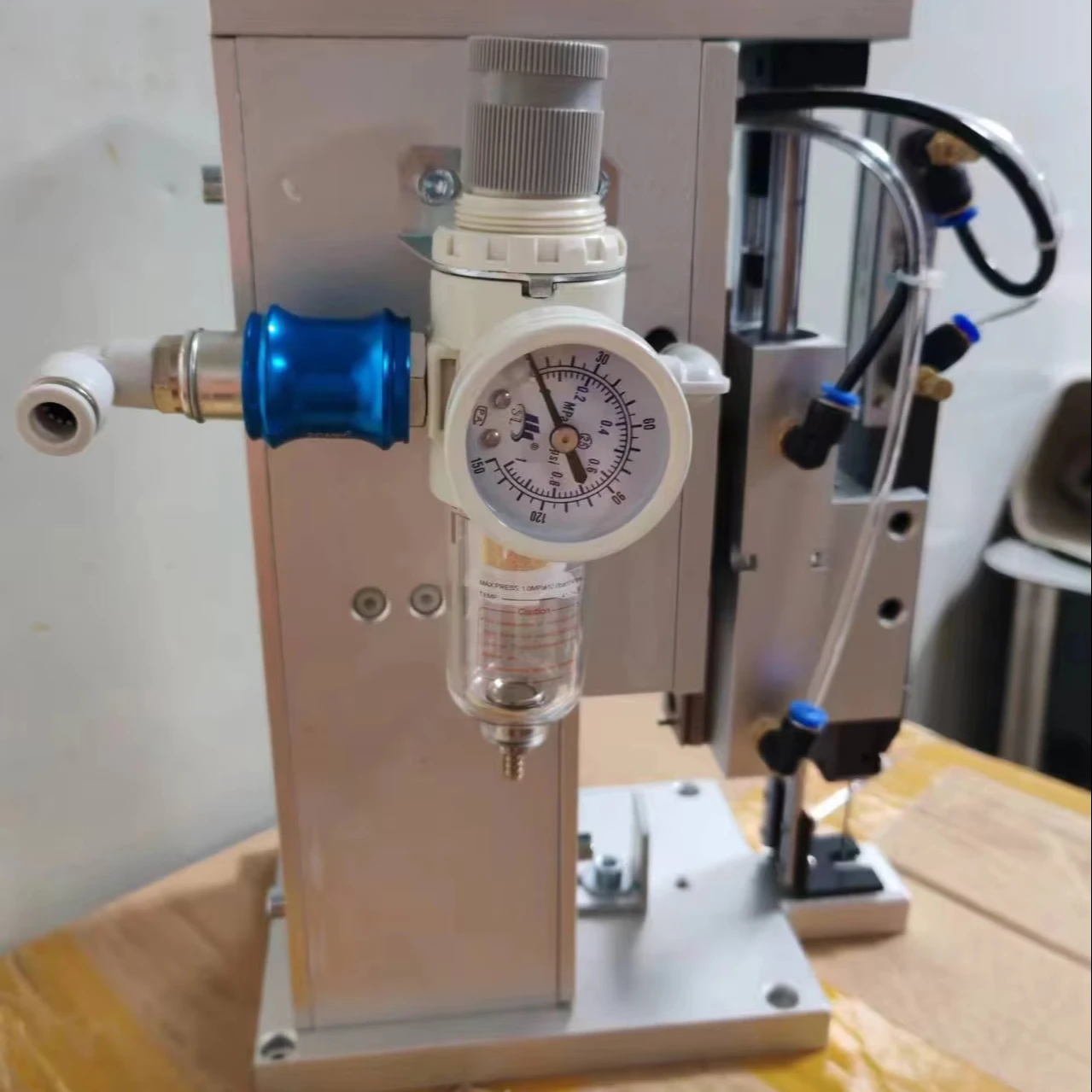 Towels Labeling Attach Tagging Machine etiketadora de precios pegatinas tag machine