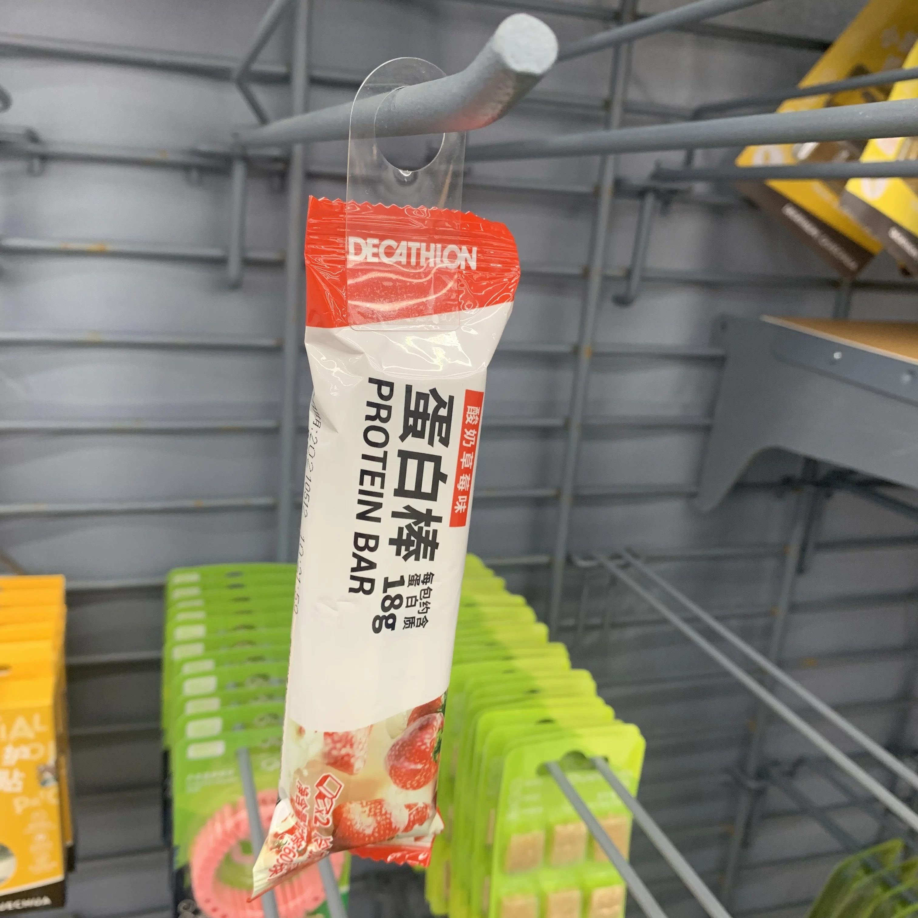 Factory Hot Sale Clear Self Adhesive Hang Tabs Hooks Plastic Display Hand Tabs Slot Hole Folding Tab for Store Retail Display