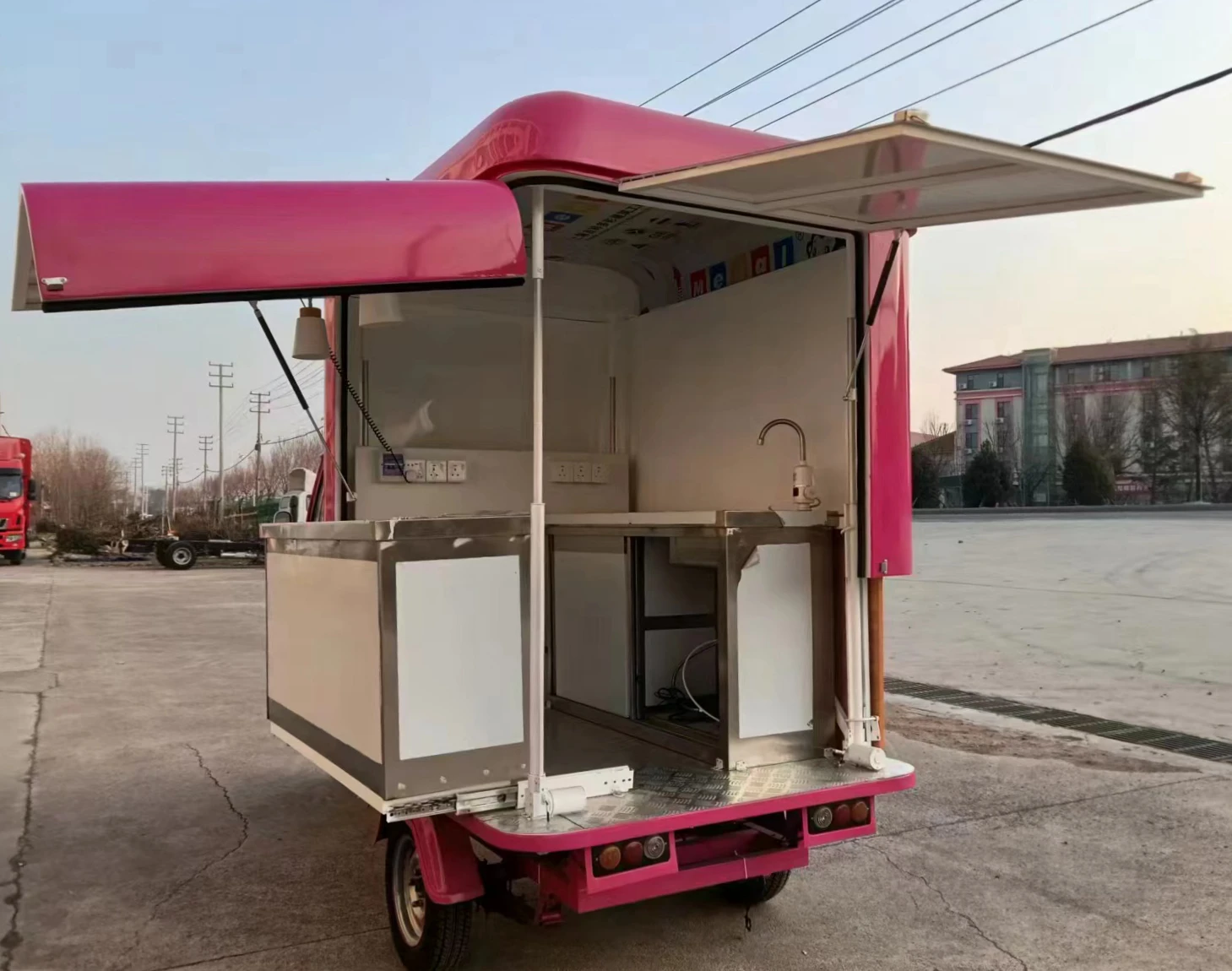Newest Coffee Hot Dog Electric Drive Mobile Tricycle Food Truck sink trailer for sale
