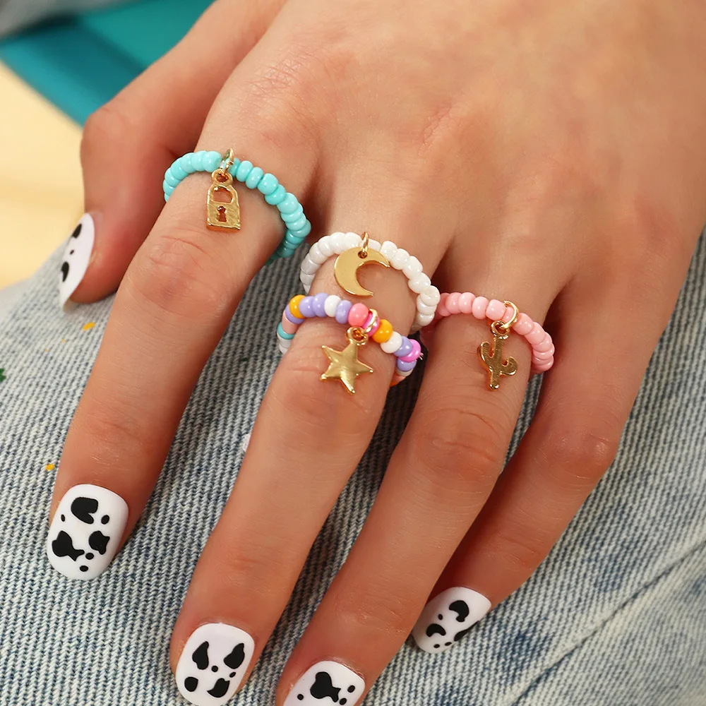 Boho Style Colorful Elastic Seed Beads Lock Finger Ring Handmade Seed Beads Moon Star Pendant Ring 4Pcs Set