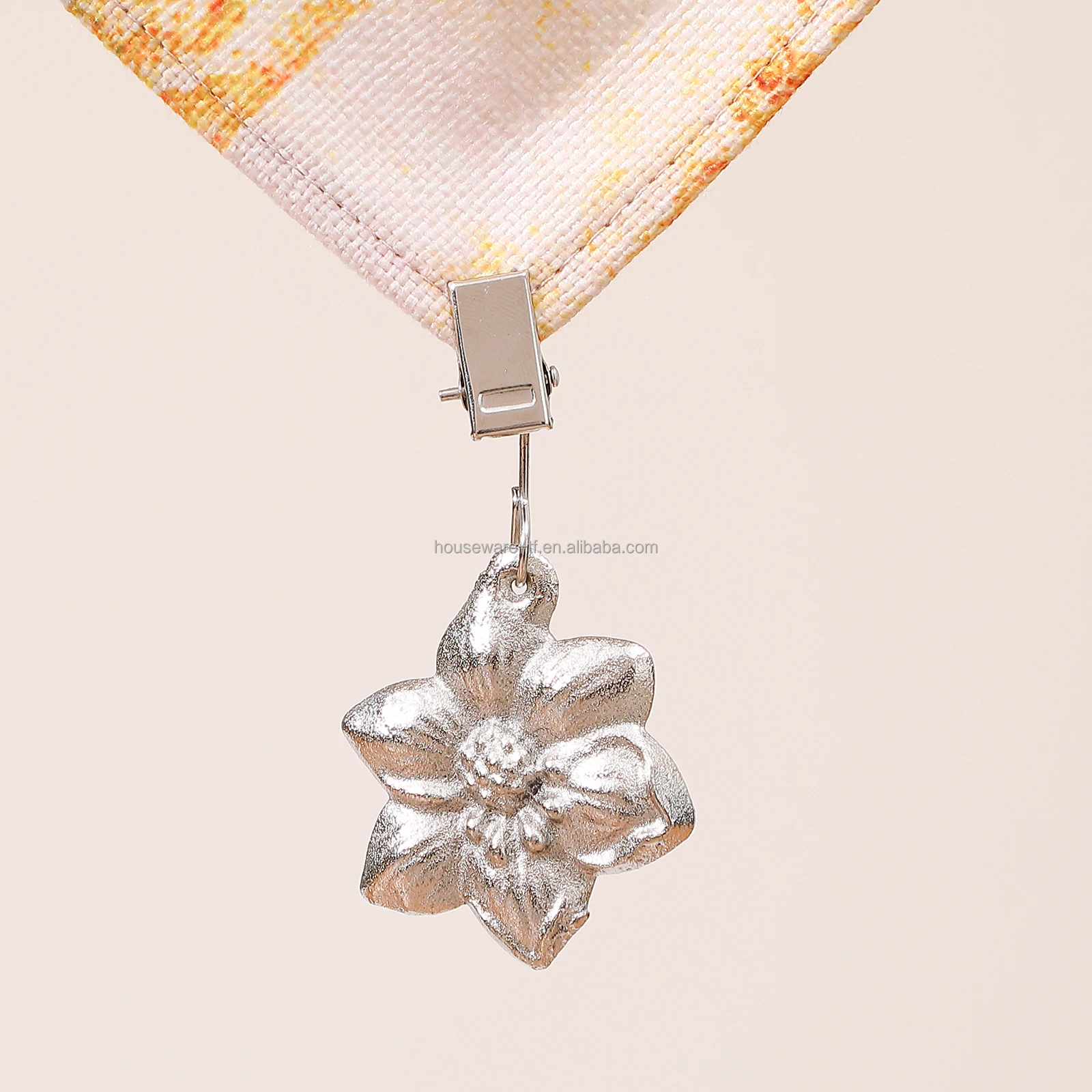 TwoFish Home Set of 4 Metal Flower Tablecloth Weights Clips Metal Flower Handicraft Tablecloth Clips Pack of 4