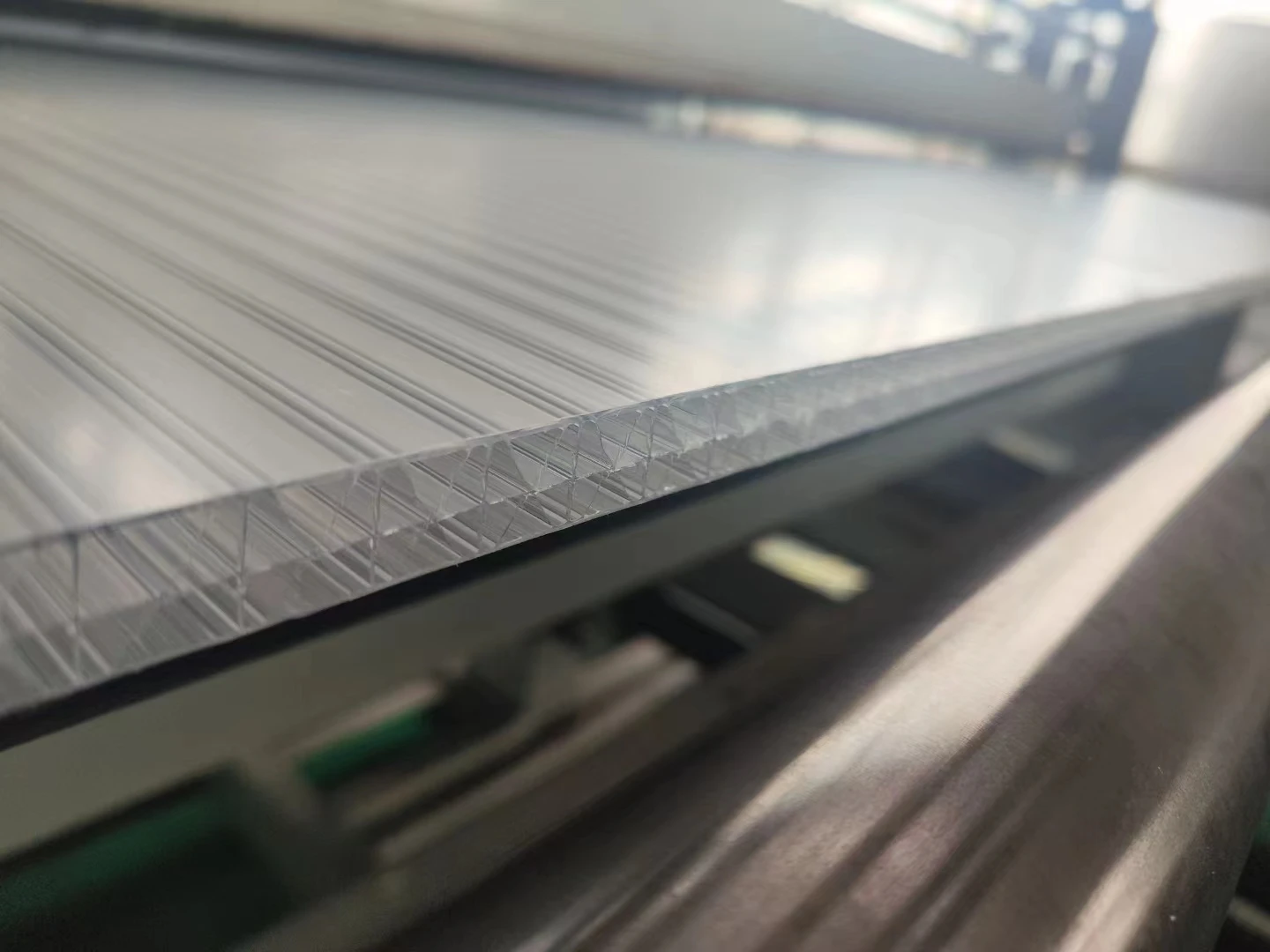 4mm 6mm 8mm 10mm 16mm  polycarbonate roof triple wall multi wall 2100 5800mm polycarbonate roof sheet