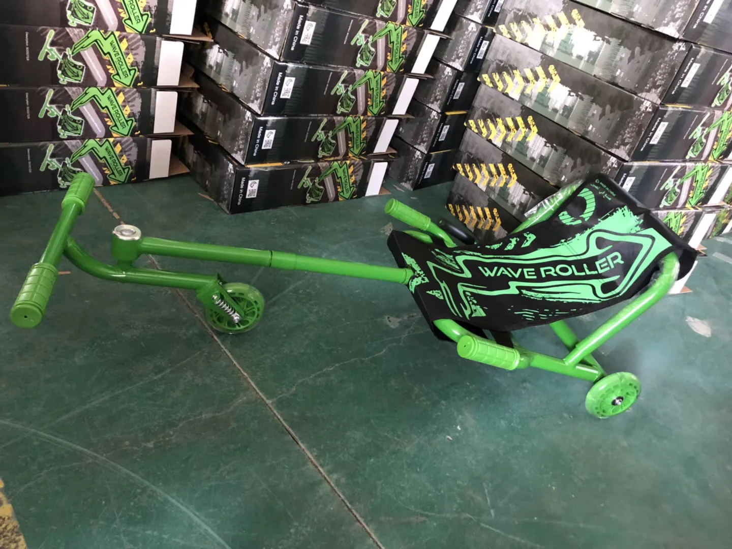 High Quality 3 wheel Go-Kart kids Wave Roller Scooter twisting scooter with Led Wheel