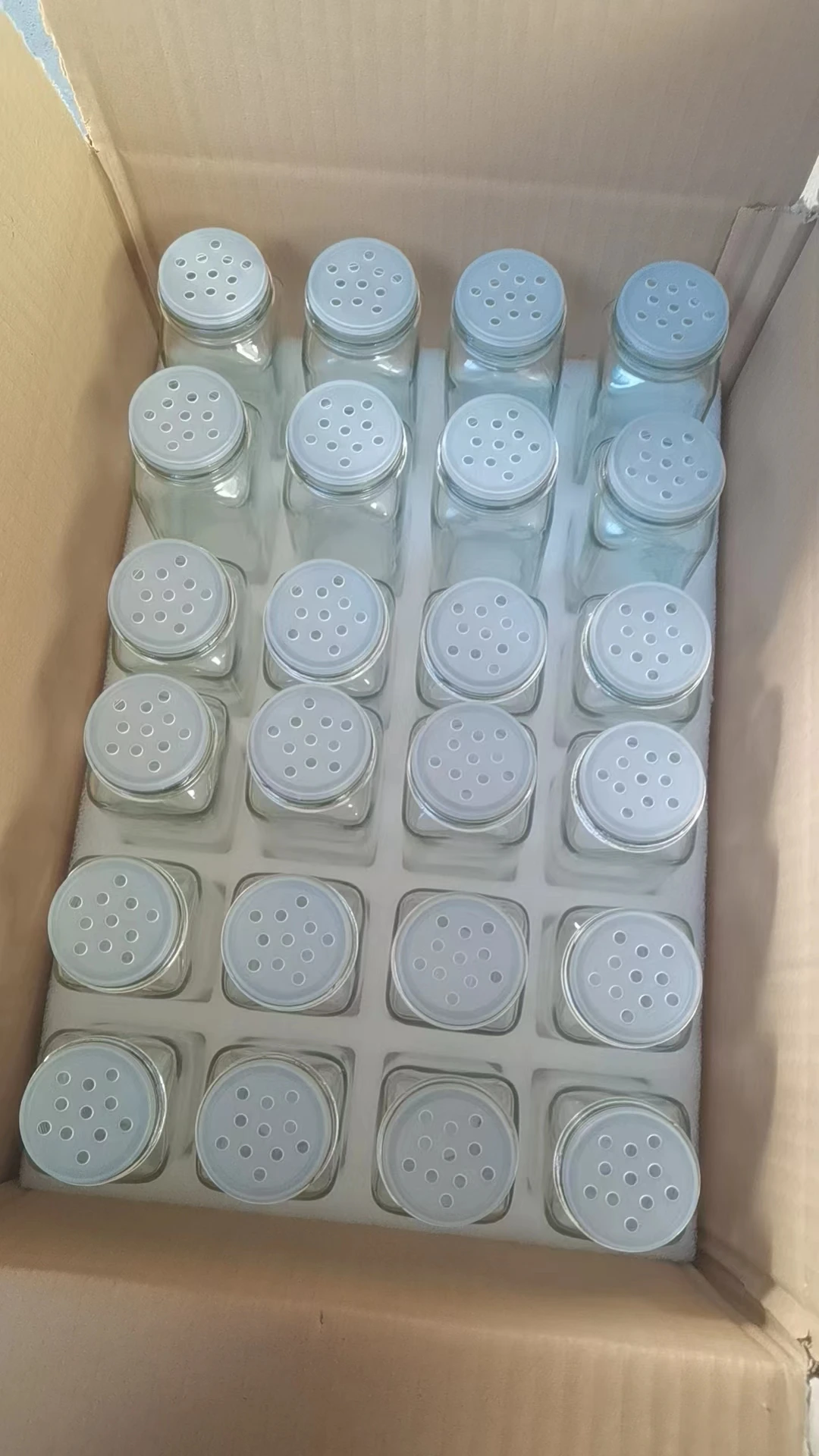 24 Spice Jars  - Glass Spice Jars with Shaker Lids - 4 Oz Square Spice Containers with Acacia Wood Lids