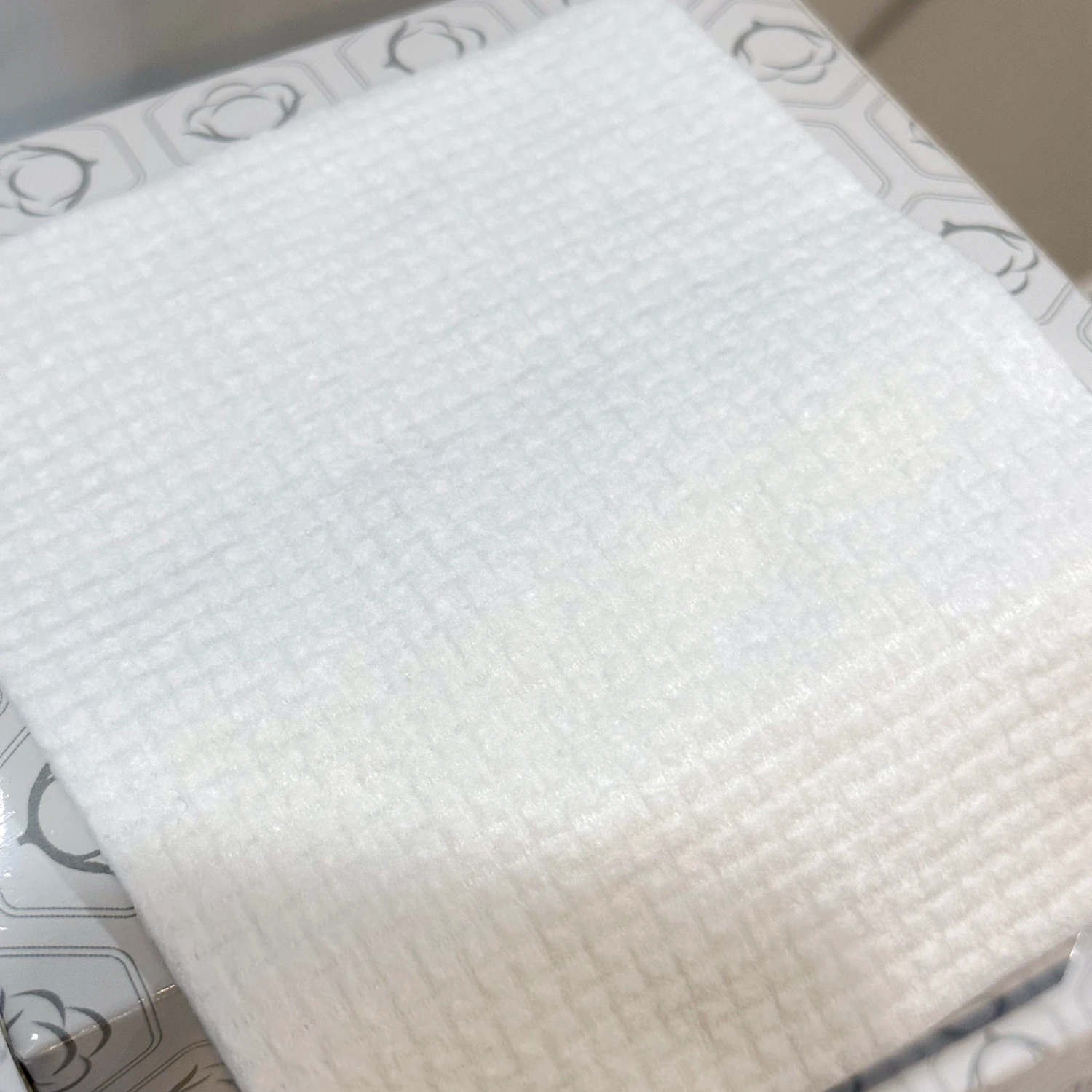 Pack of 50 Organic Disposable Cotton Wipes for Skin Cleaning and Makeup Removal Facial Towel