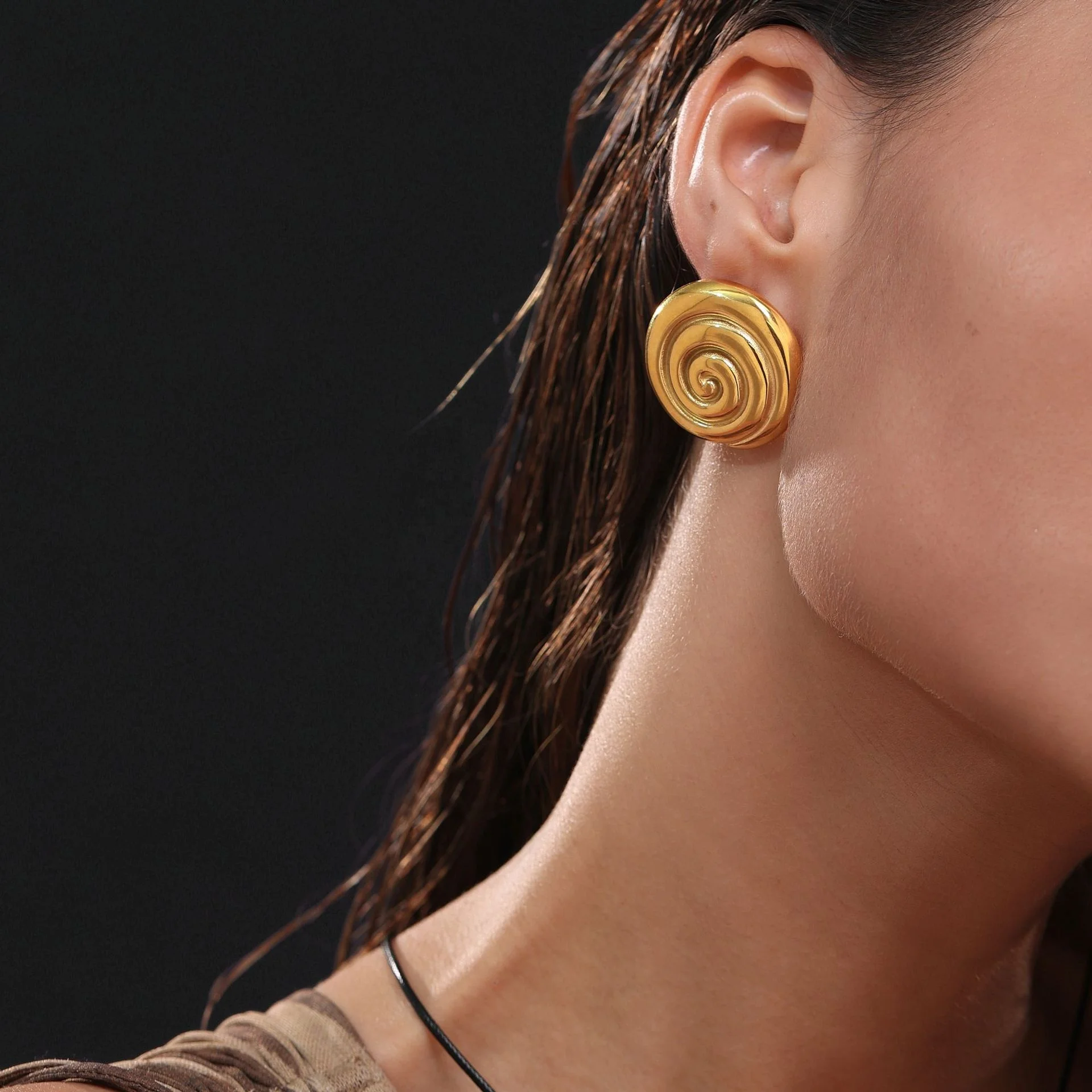 Not Fade Waterproof Fashion Jewelry Earrings 18K Gold Plated Stainless Steel Thread Vortex Shell Shaped Stud Earrings For Women