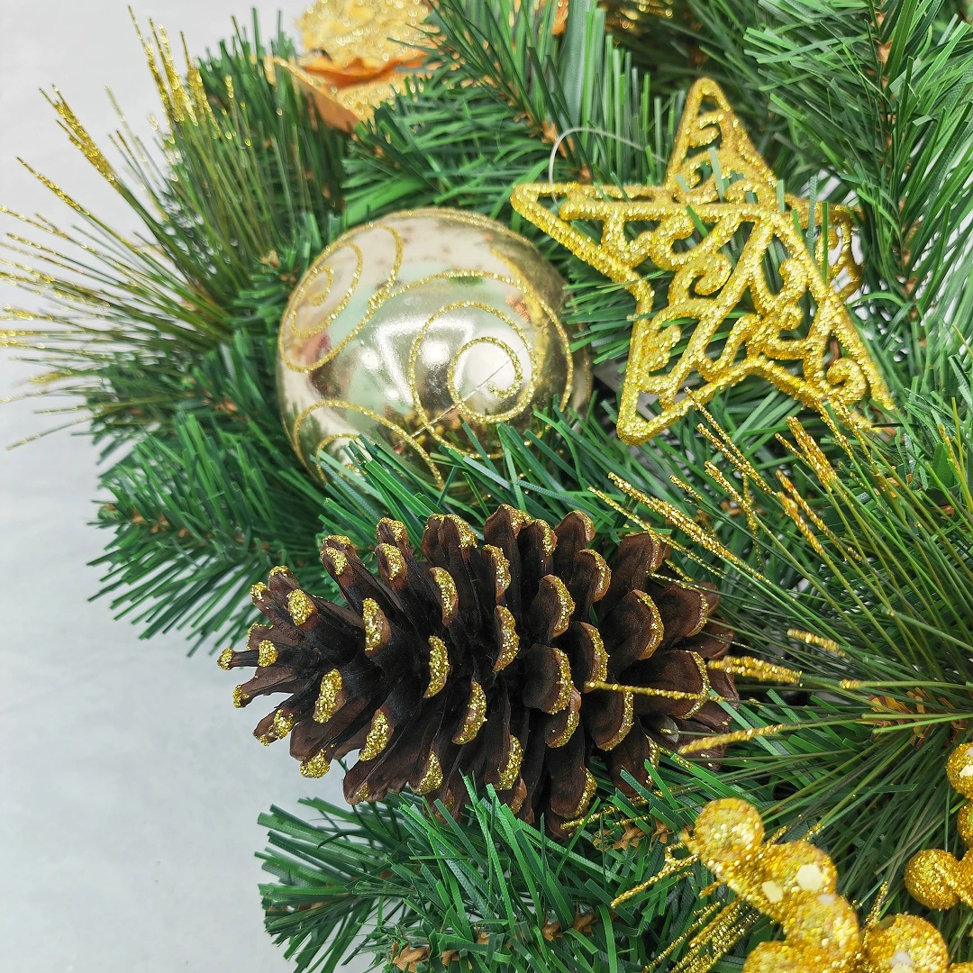 Factory Wholesale Cheap Price Plastic Artificial Wreath Indoor Hanging Green Christmas Wreaths