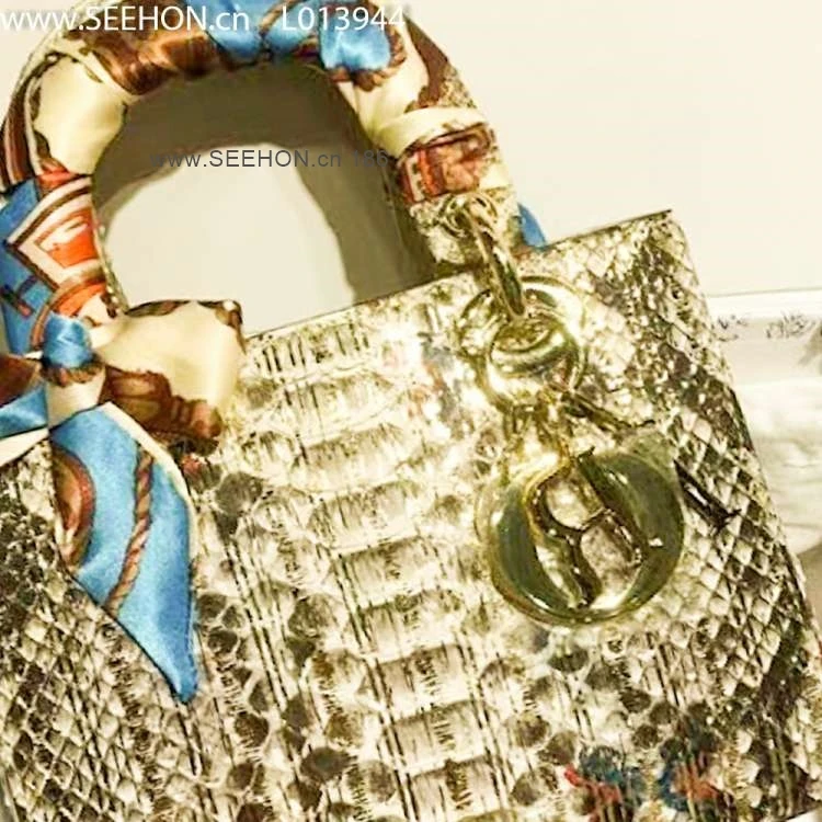 Exquisite and fine crocodile hide pattern, high-quality skin texture on accessories