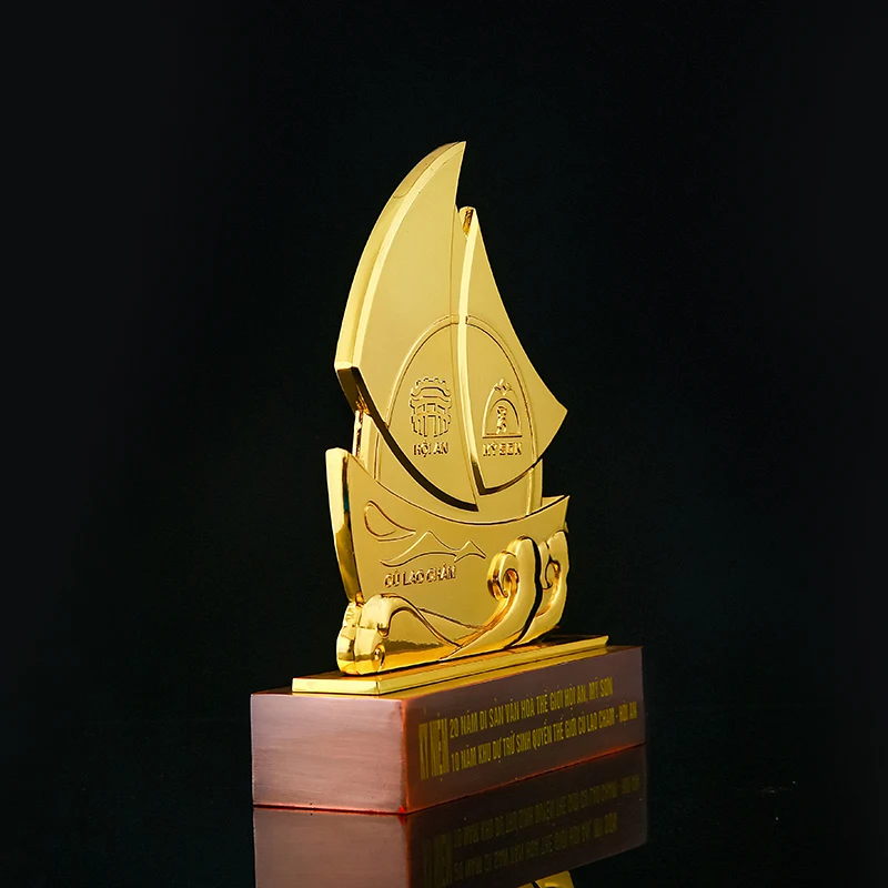 Unique design custom gold plated zinc alloy boat shape award trophy