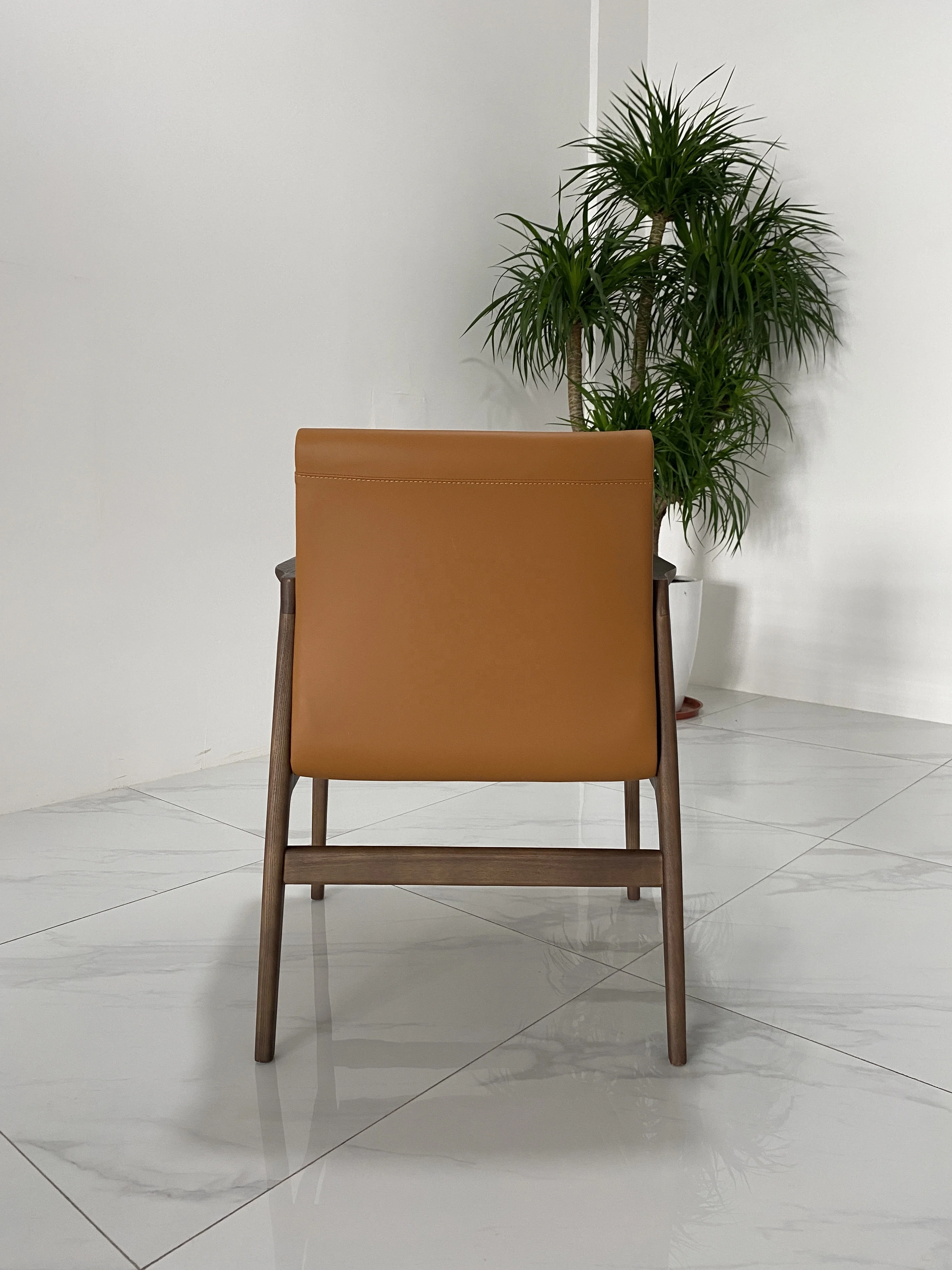 Luxury American Style Leisure Hotel Leather Single Lounge Chaise Armchair Ash Wooden Cafe Dining Chairs For Sale