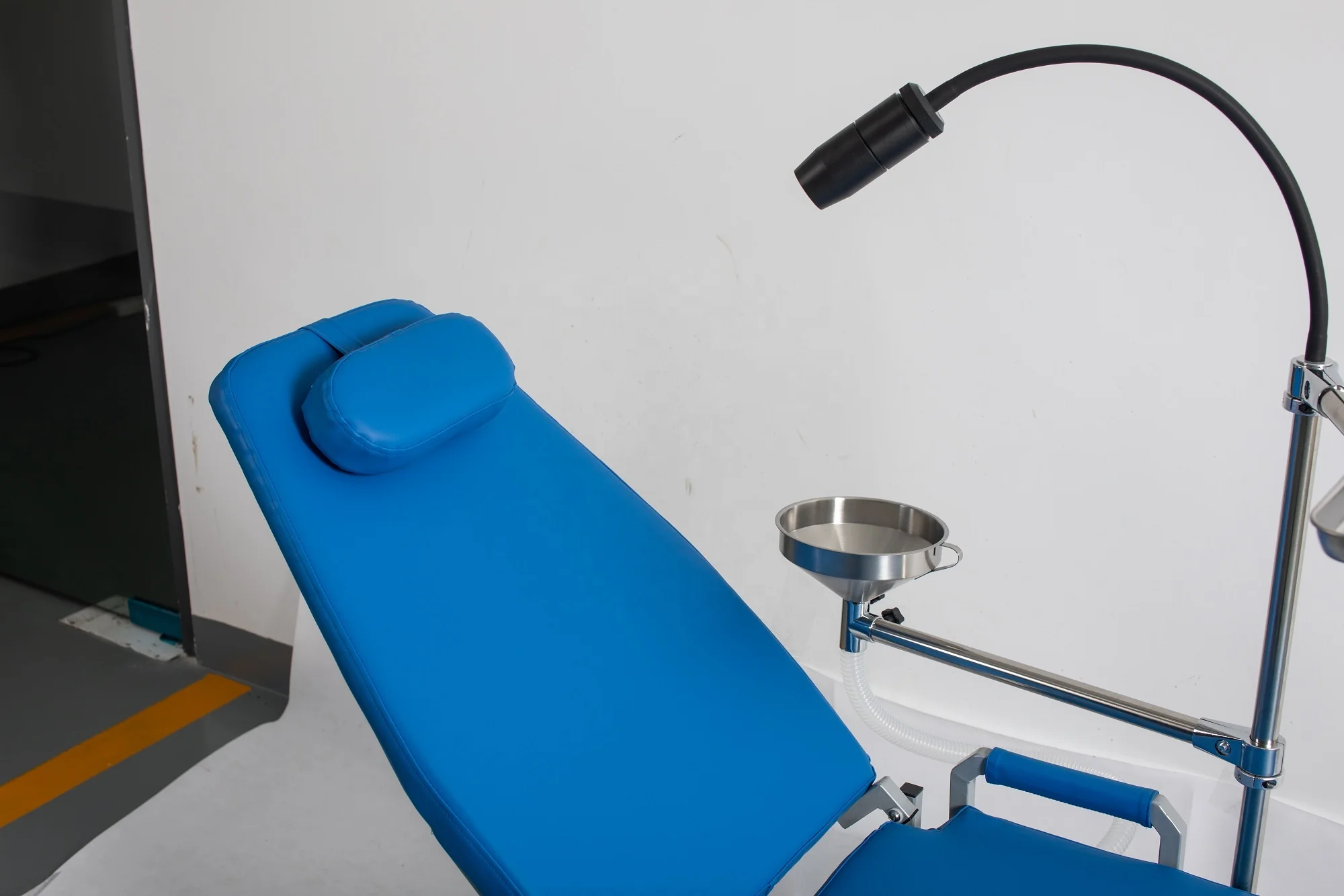 Dentist clinic use easy operating portable dental chair with PU leather Cushion material