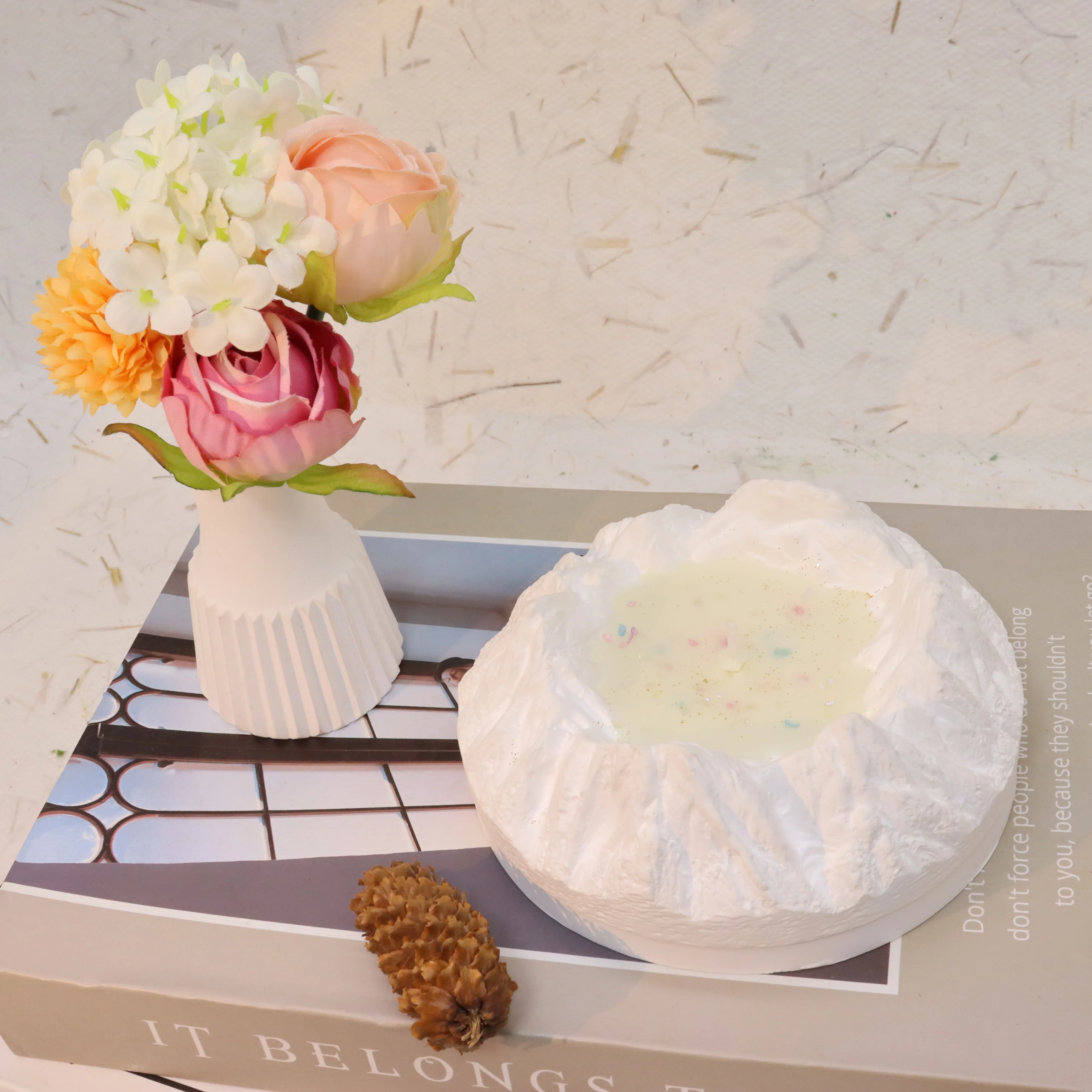 2024 Creative Mountain Design Soy Wax Scented Candle Aromatherapy Scented Candle with Gypsum Stone Container