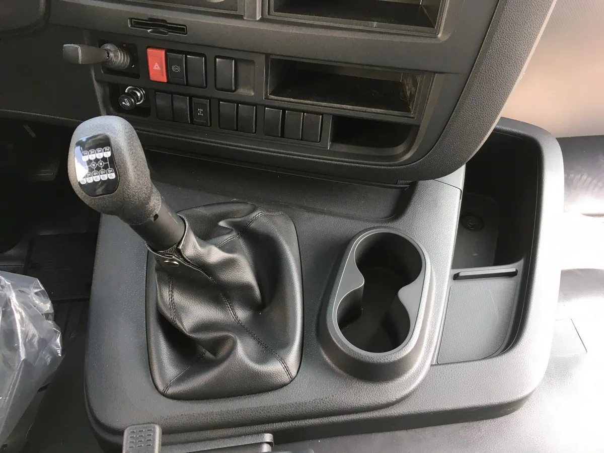 ISUZU GIGA 6x4 10 wheel heavy tractor truck chassis for sale