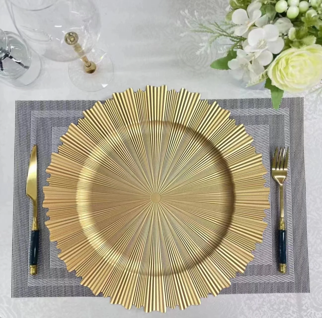 New 13 Inch Irregular Plates Gold Plastic Wedding Charger Plates Christmas Dinner Decor Plate For Party Hotel