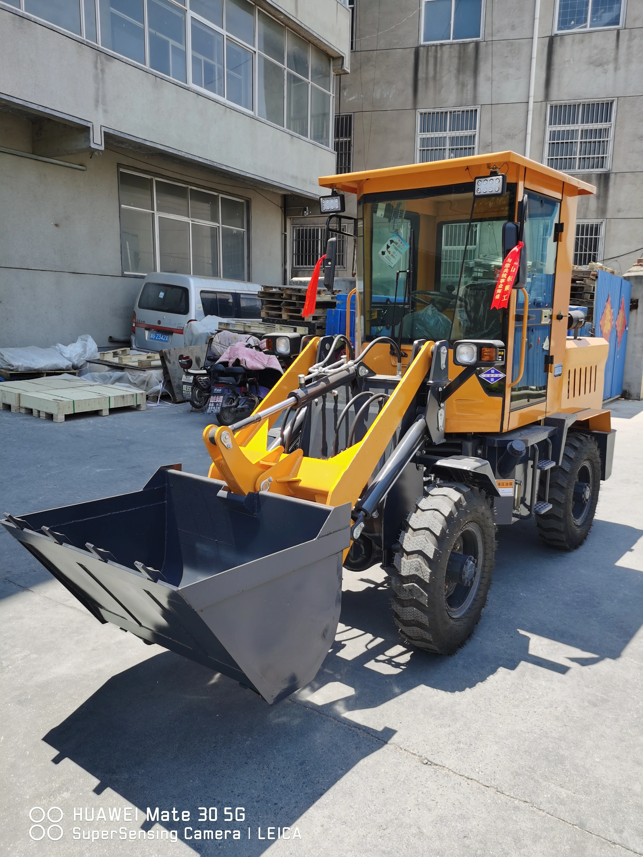 MG 916 600 кг 800 мини-погрузчик 4x4 резиновый погрузчик енот