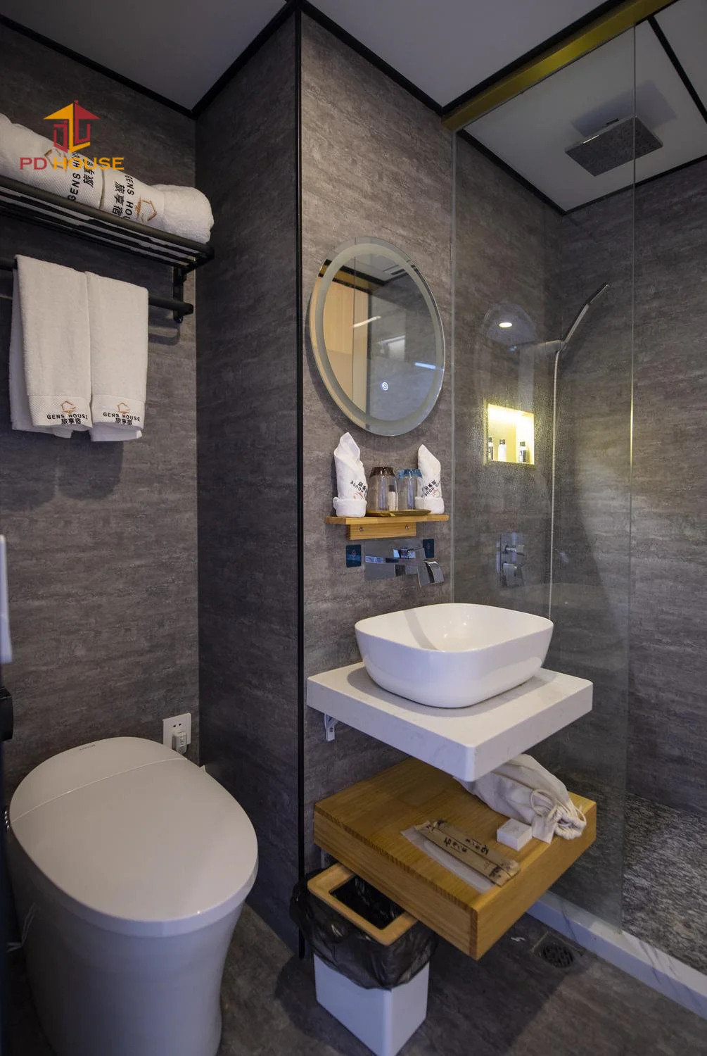 Factory Direct supply of modern luxury prefabricated modular easy assembly 20ft 40ft character glass mirror container houses