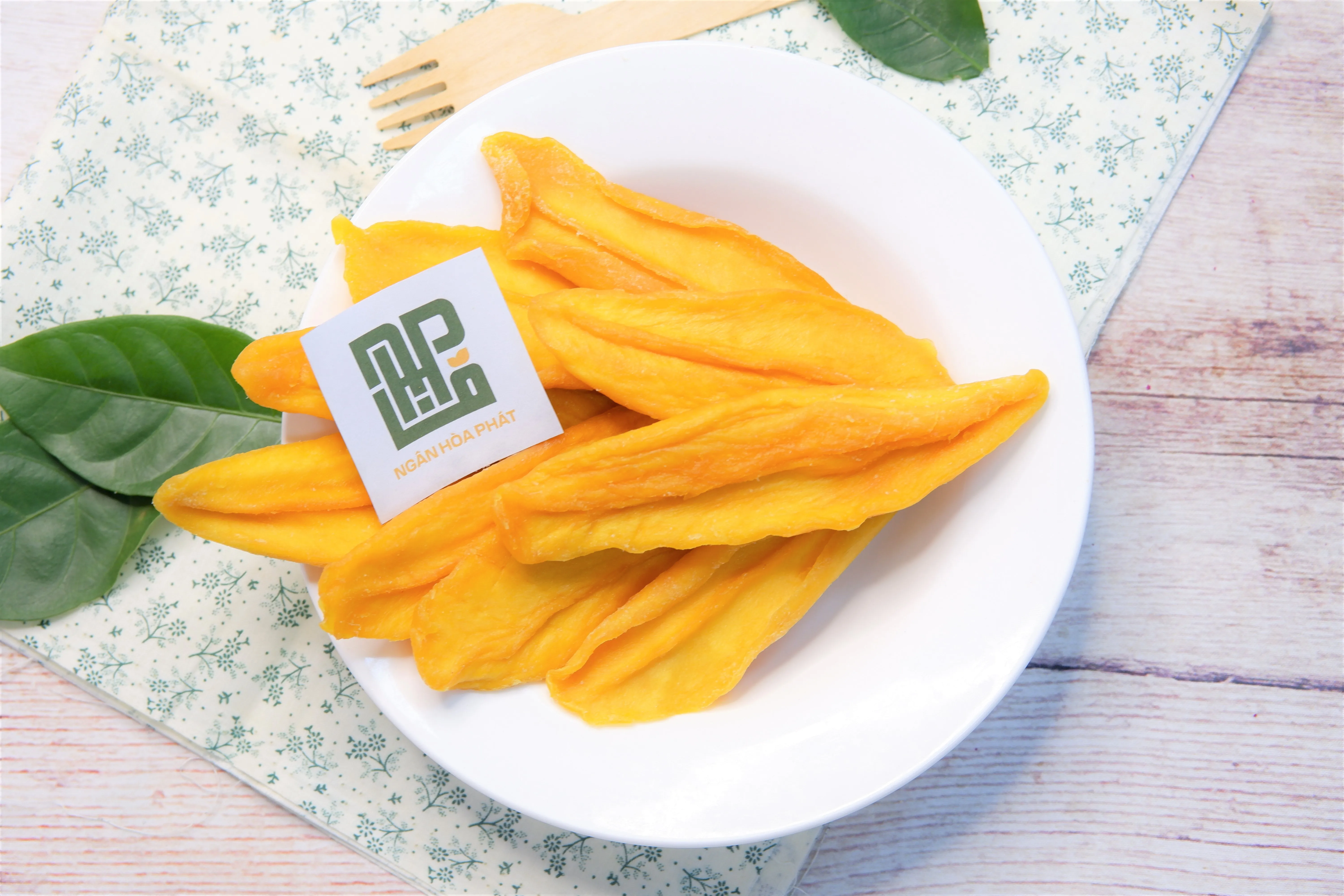HOT PRICE! SOFT DRIED MANGO Rich taste Not too sweet EASY TO EAT Suitable for snacks