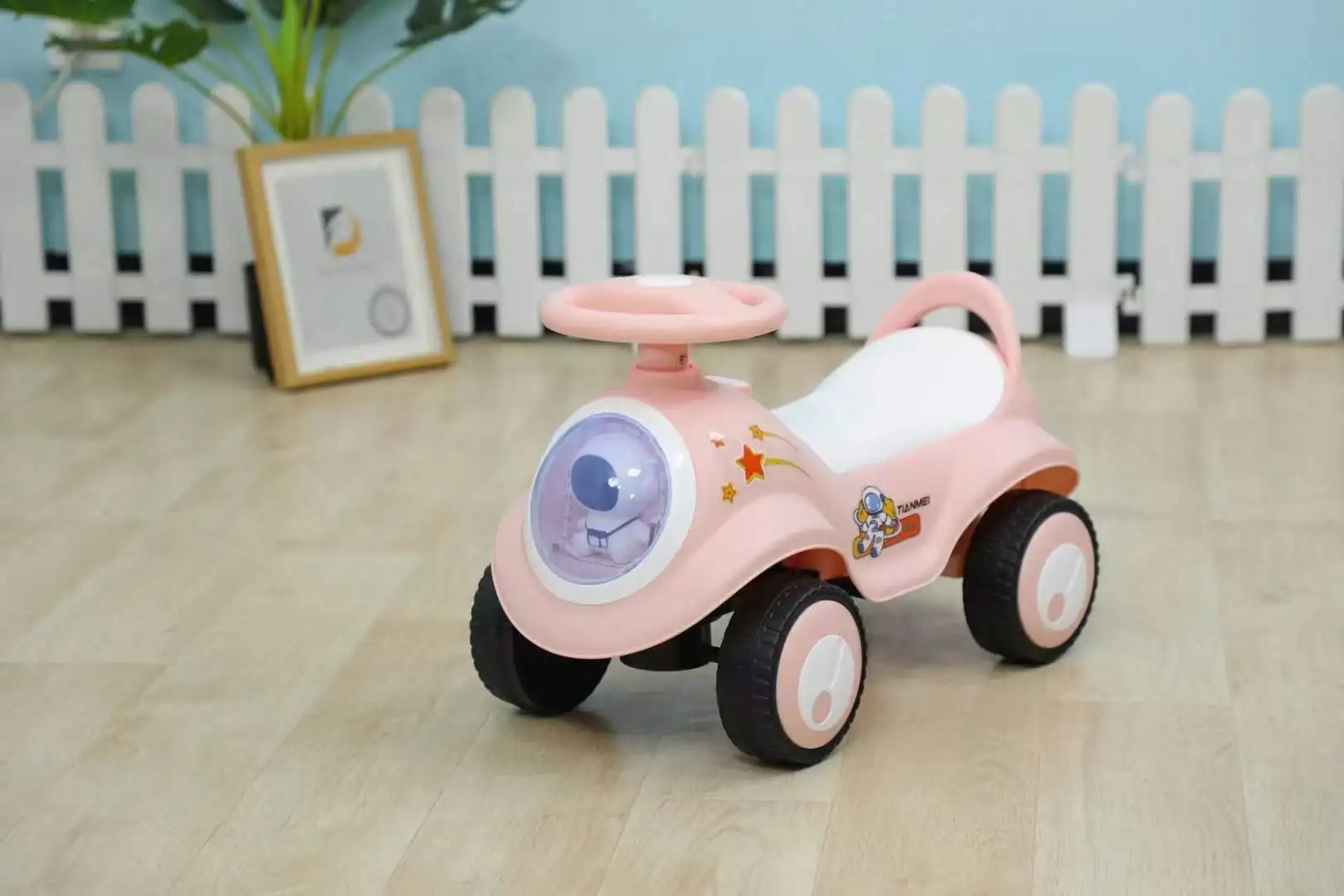 Factory Price Outdoor Indoor Cute Cartoon Style Children Toy Baby Sliding Twist Car