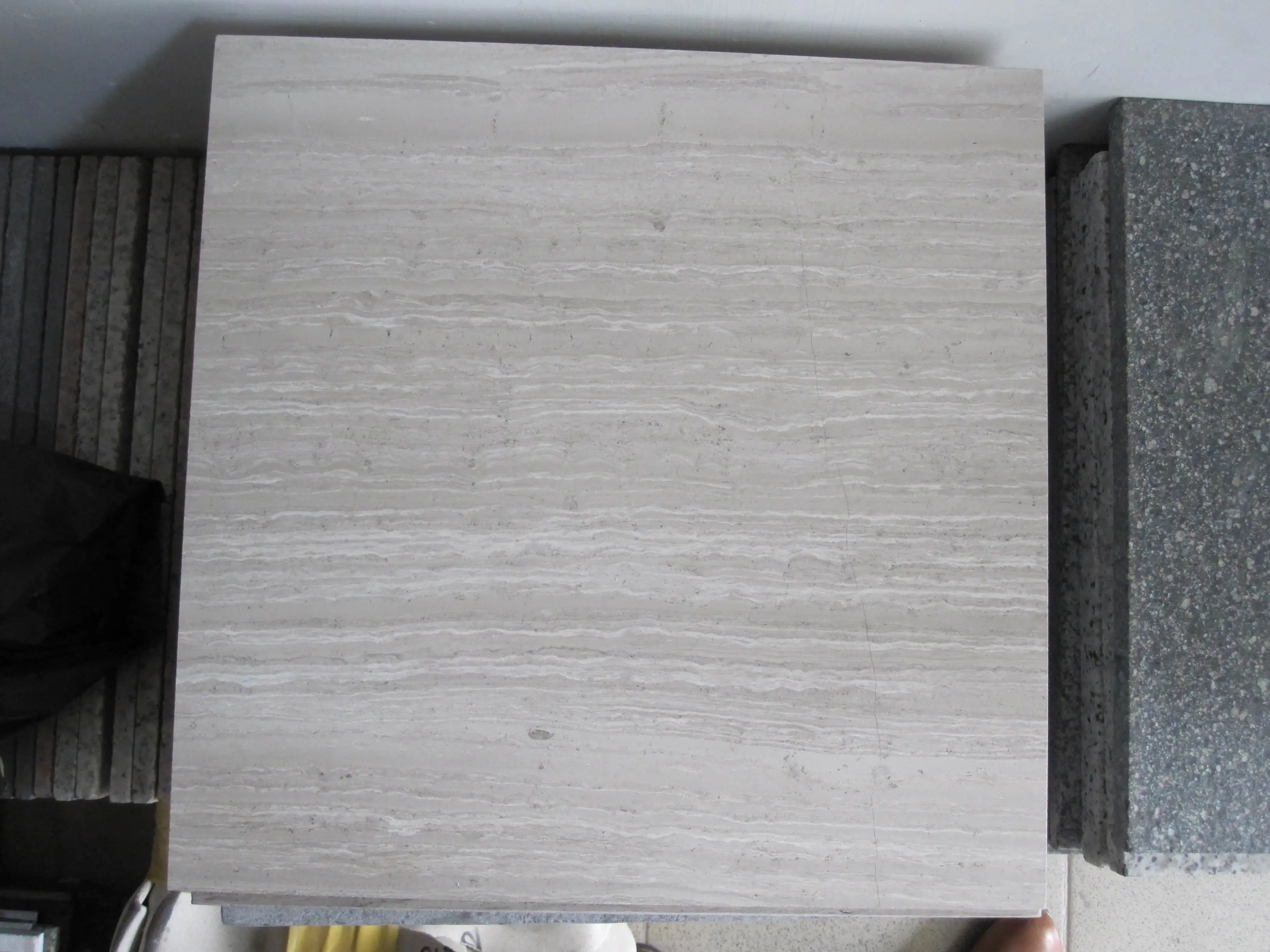 Modern Design Natural White Wooden Vein Marble Polished Surface Finish Granite Slab