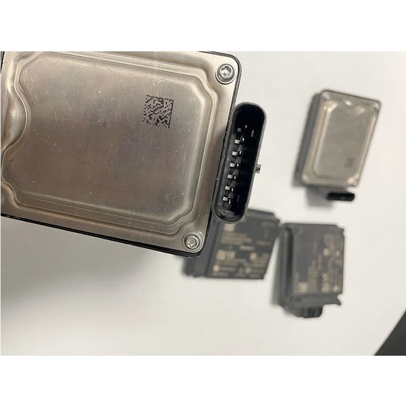 Used Original MODEL 3 Front Distance Radar Sensor for Tesla  parts Radar Sensor 1108647-00-D