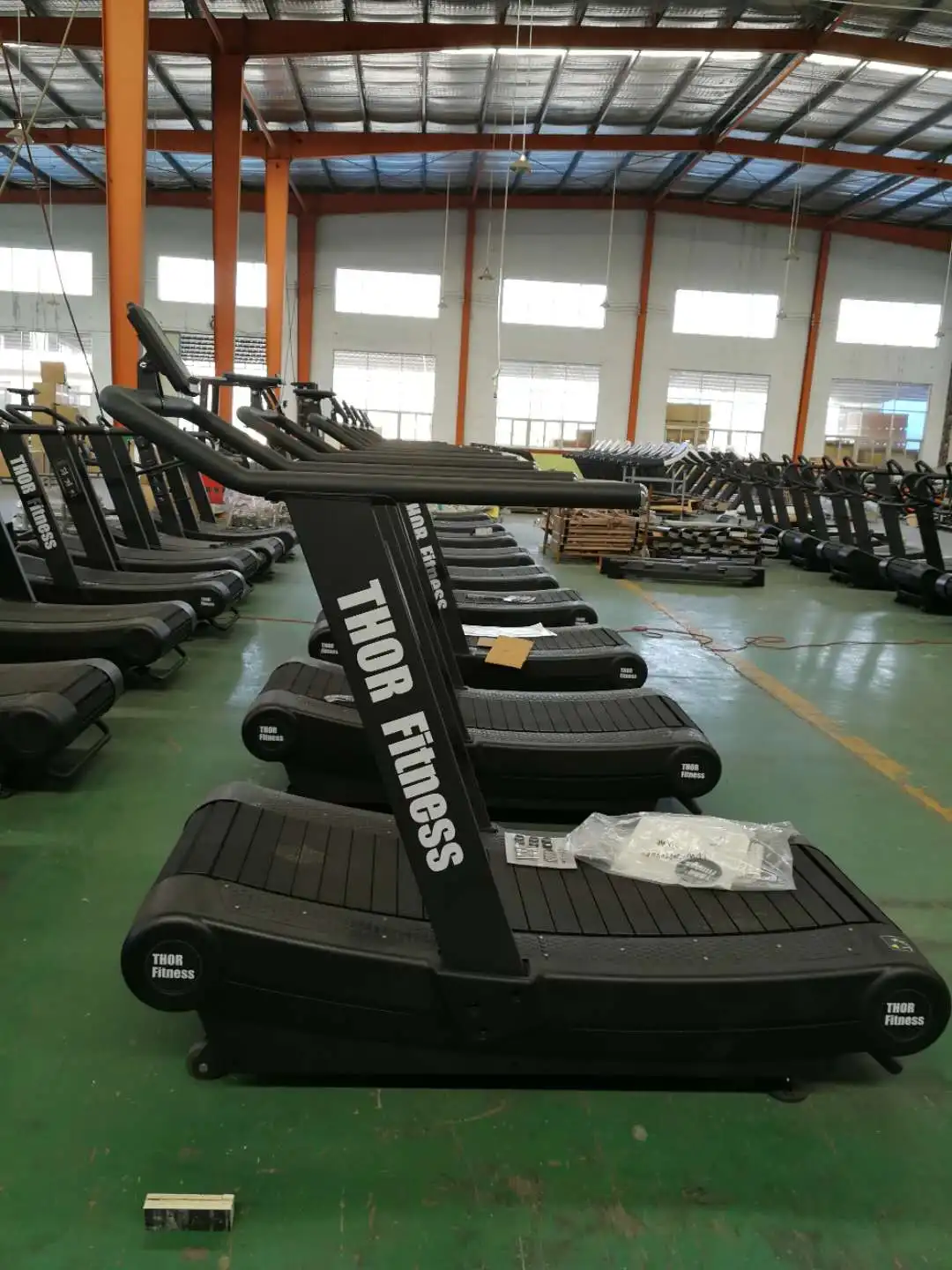 Land fitness Commercial Manual Curved Treadmill Machine Air Runner