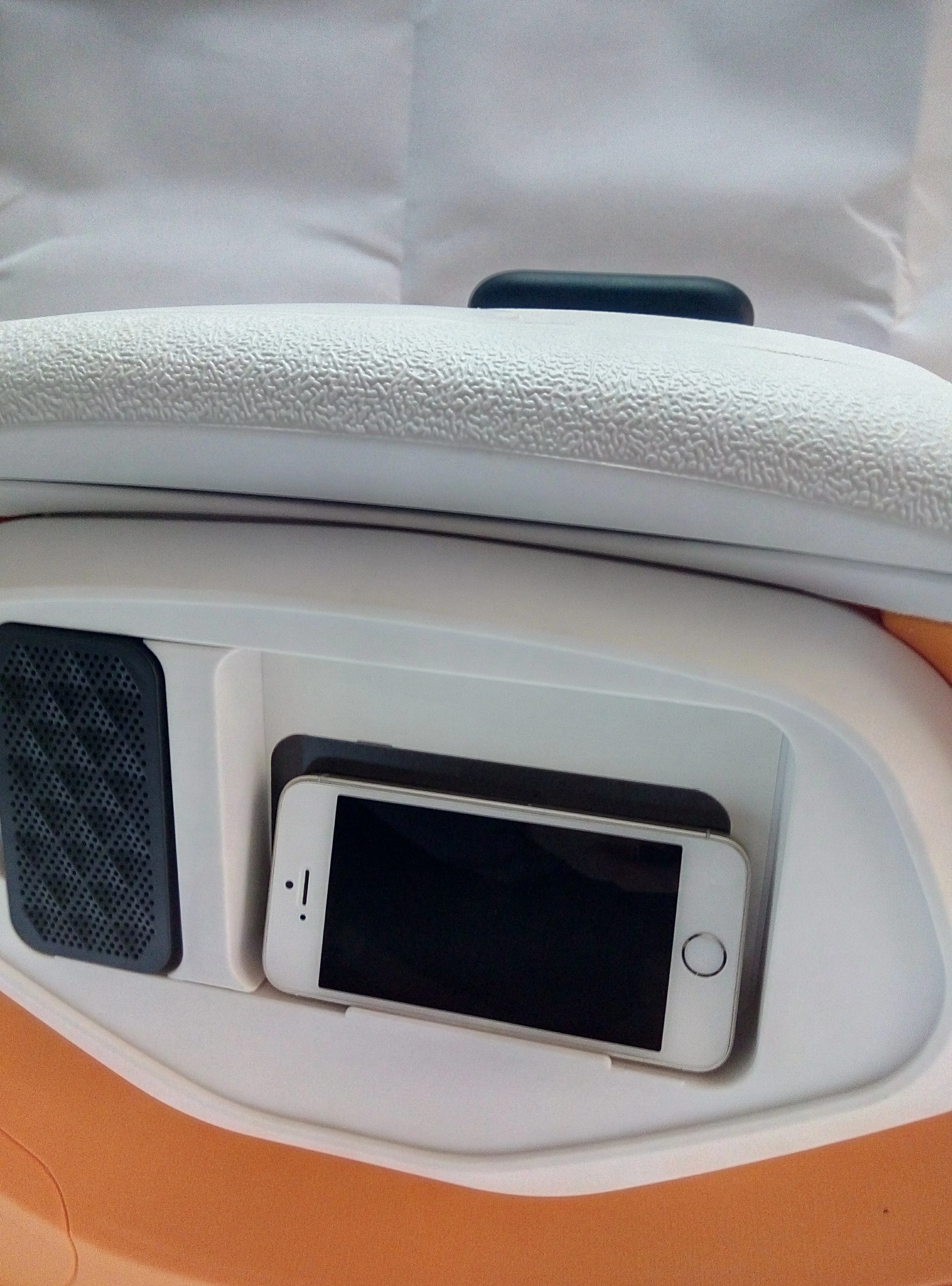 Ice chest box camping cooler box with wireless speaker