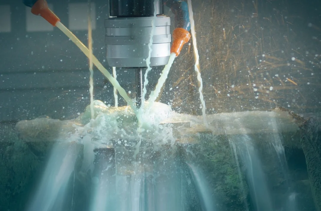 Synthetic water-based cutting fluid for metal cutting