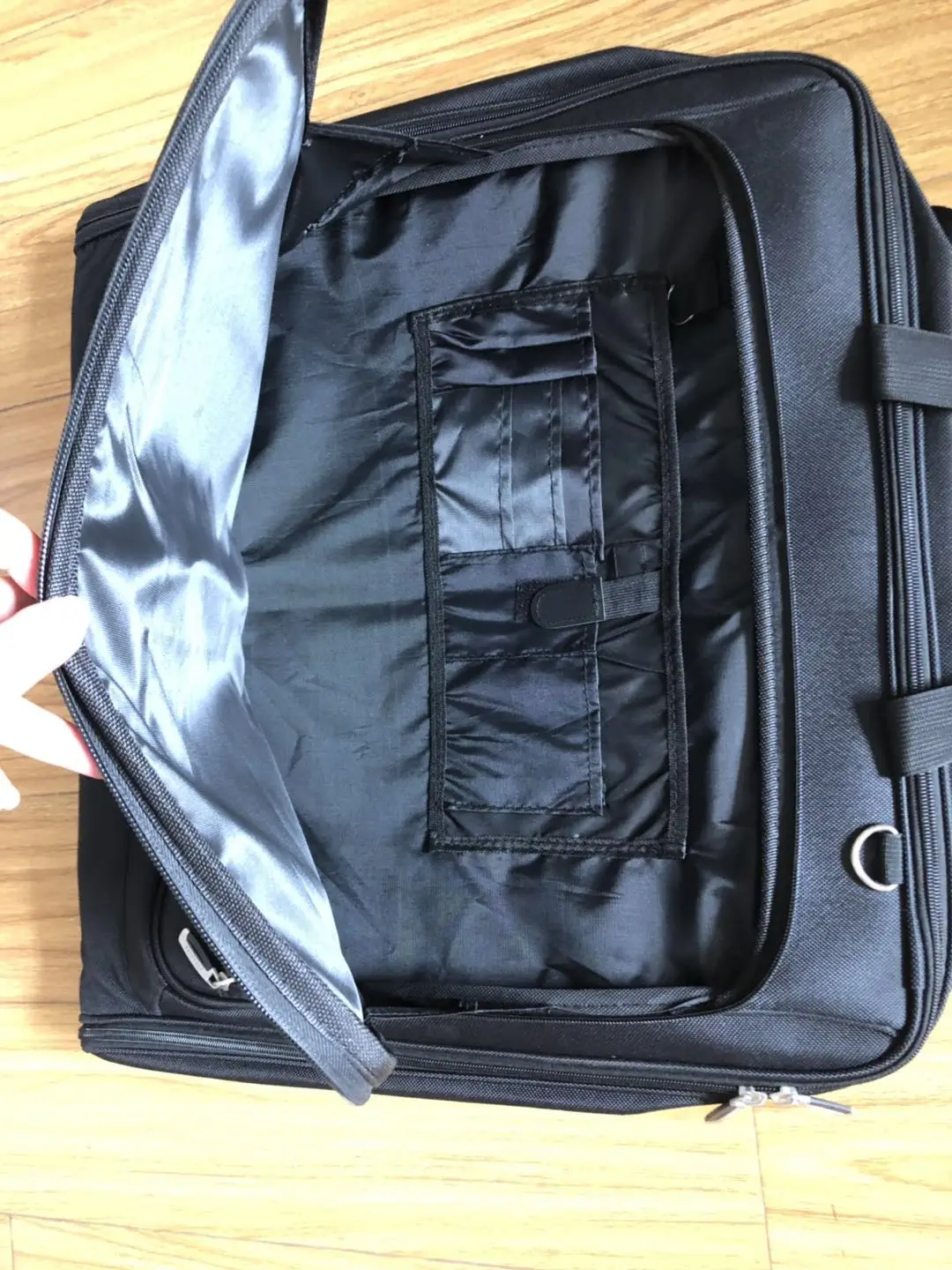 Wholesale carry on business garment suit bag  travel portable clothing  suit covers   trip garment bag with shoulder