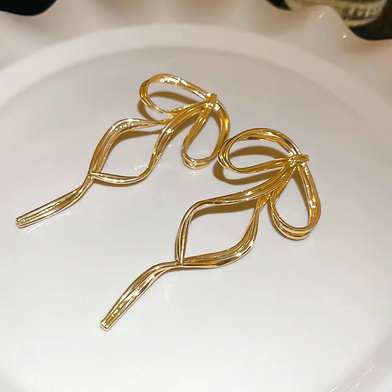 Silver Needle Metallic Twisted Ribbon Bowknot Stud Earrings Light Luxury Temperament European and American Exquisite High-Grade