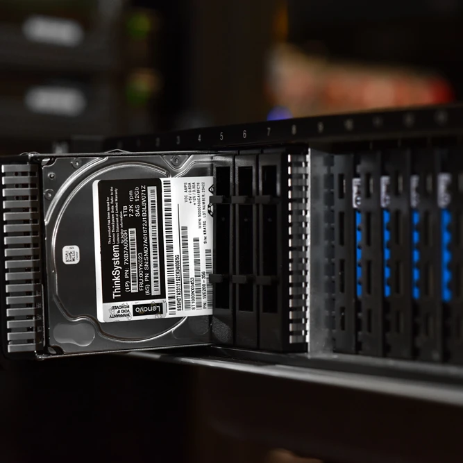 Универсальный дизайн ThinkSystem SR665 V3 Rack Server IT infrastructure легко расширяет жесткий диск Макс 307,2 т