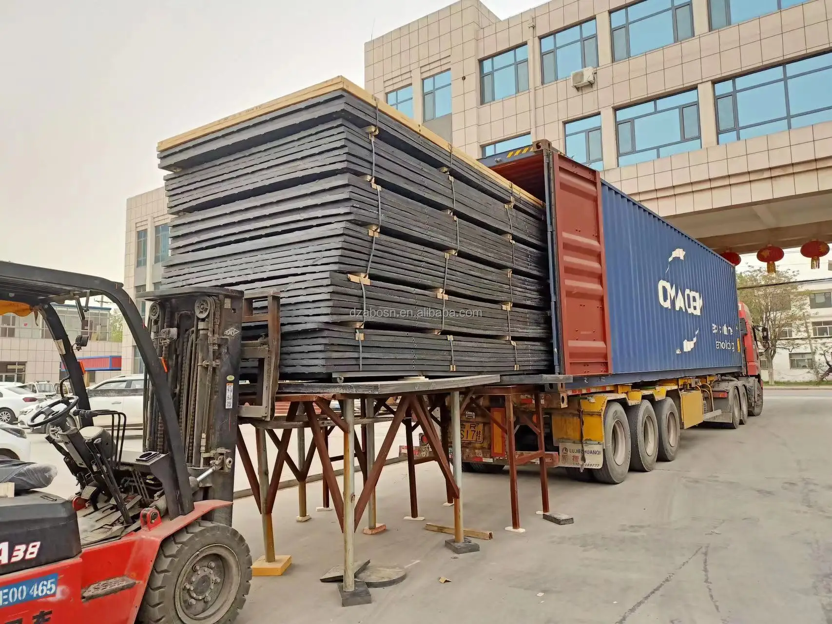 Abosn new design HDPE material overlapping Amphimat temporary ground protection mat