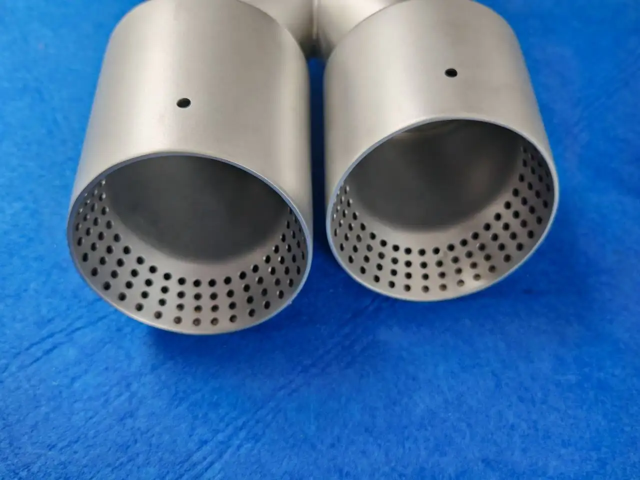 3.5 Inch Stainless Steel Automotive Y Shape Exhaust Muffler Exhaust Tip Akrapovic For Golf R