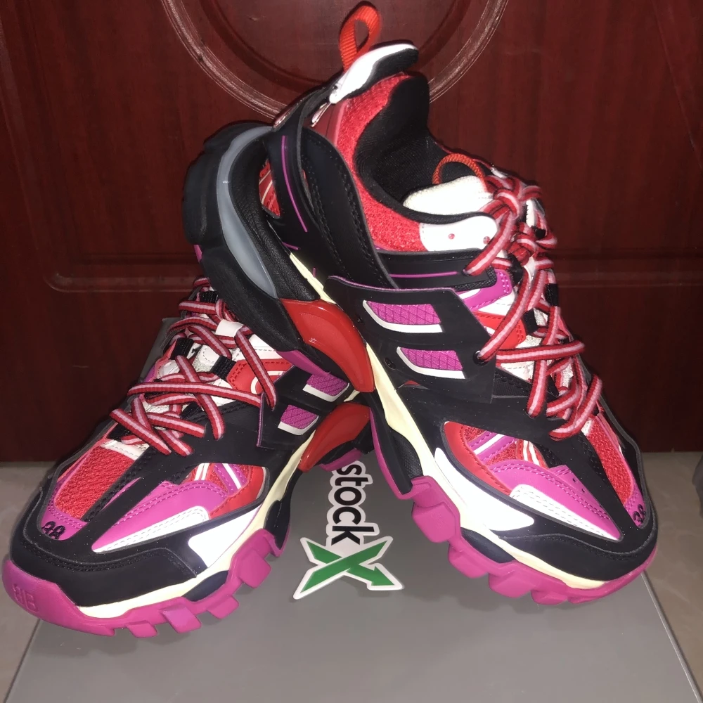 2021 factory price new mens womens designer shoes track sneakers famous brands top quality wholesale led luxury casual shoes