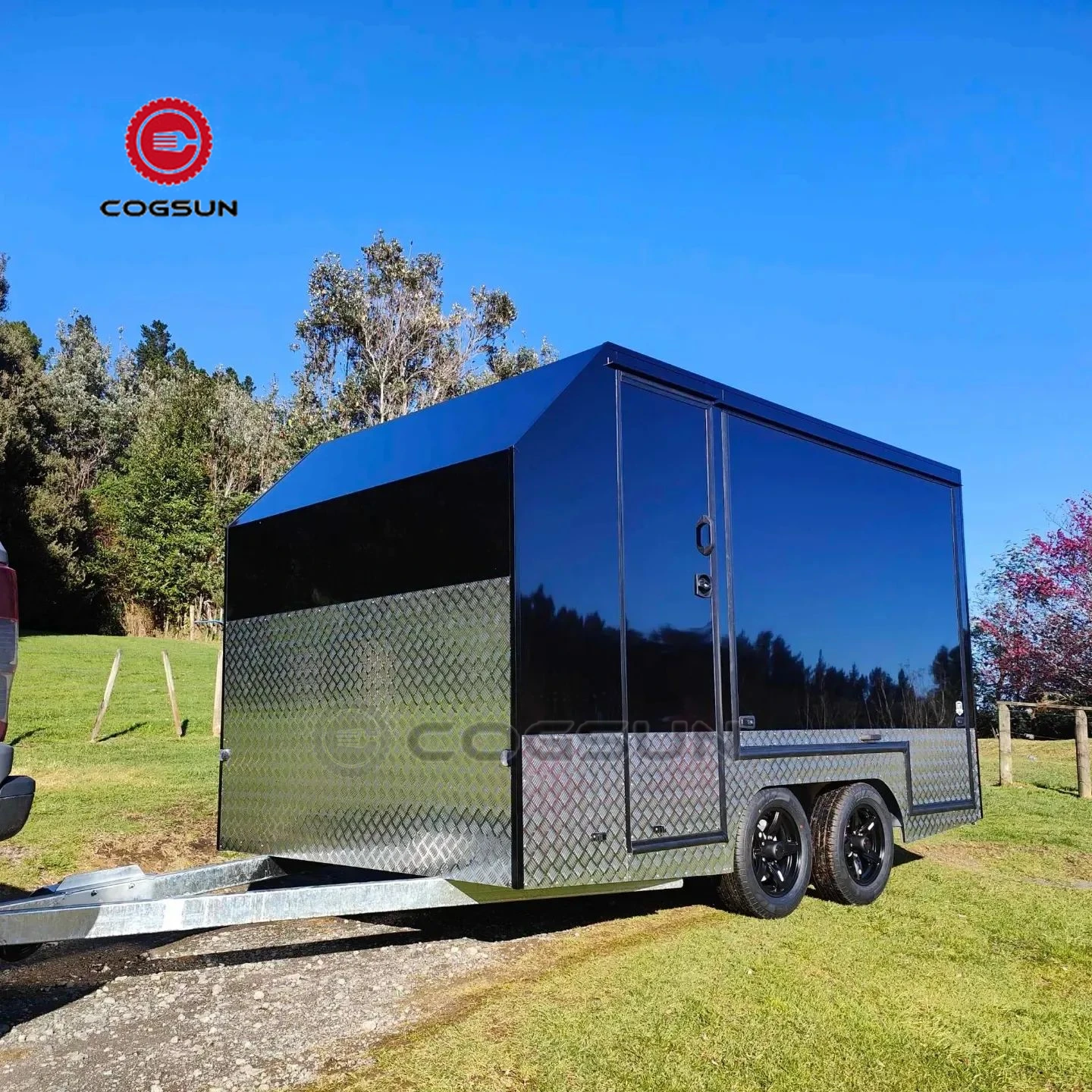 Outdoor Mobile Dog Spa Trailer Fully Equipped Dog Grooming Trailer For Sale