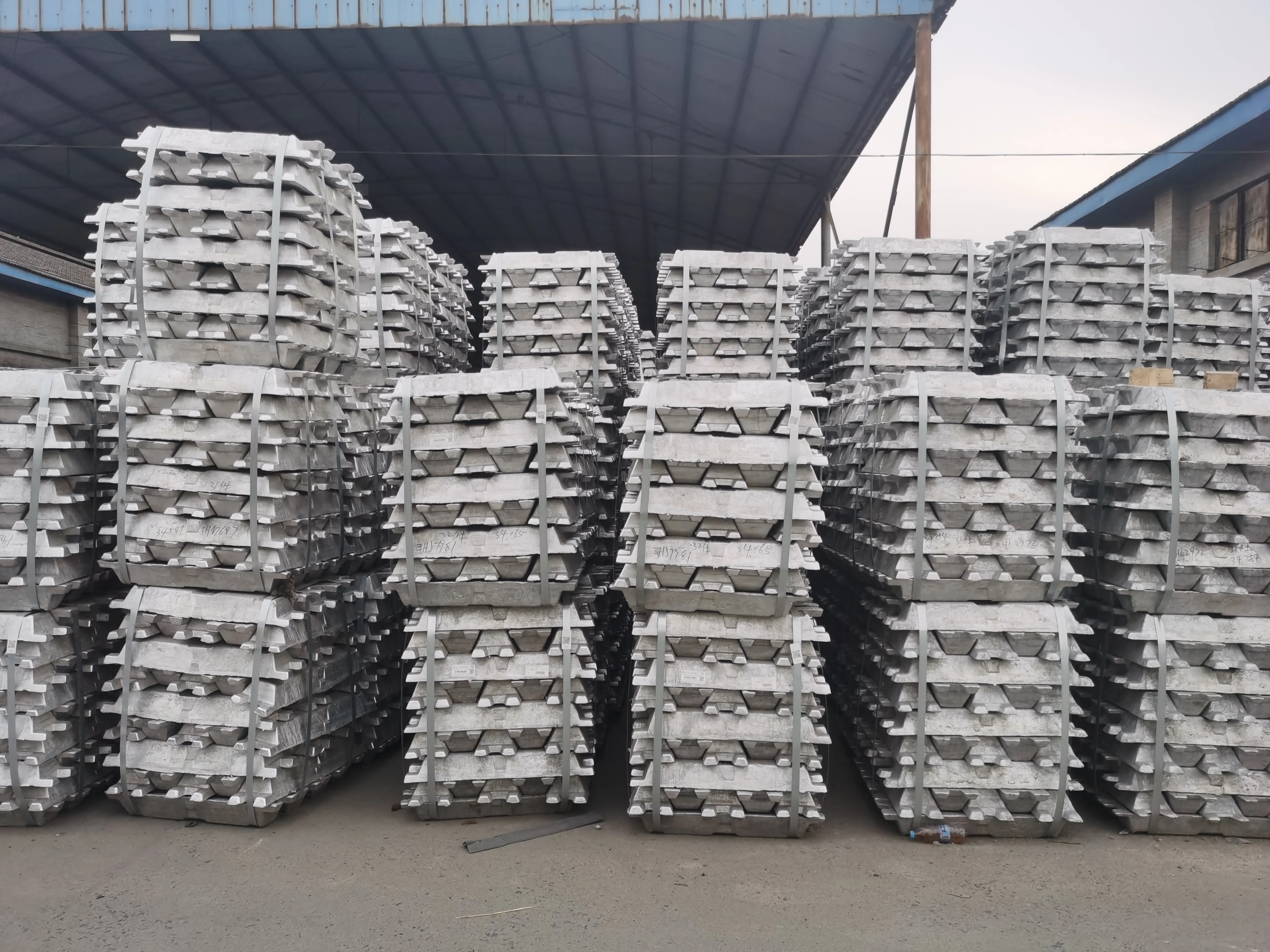 Primary Aluminium Ingots High Purity 99.99% / 99.9% /99.7%