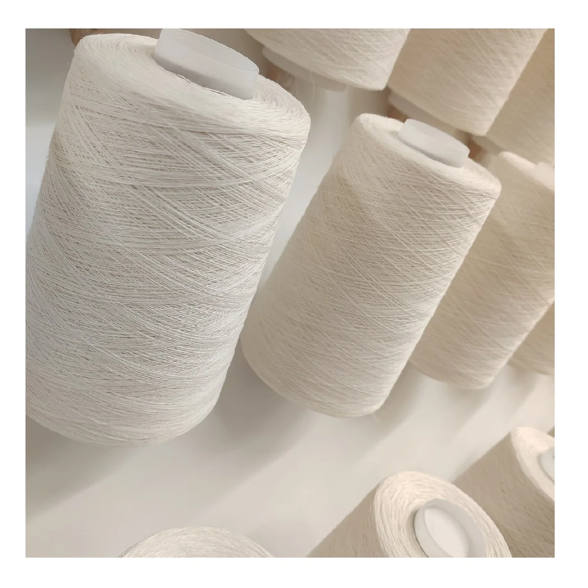 Good Reputation Wholesale 100% Hemp Yarn 36 Nm/1 semi-bleahced short fiber For Knitting weaving long Fiber