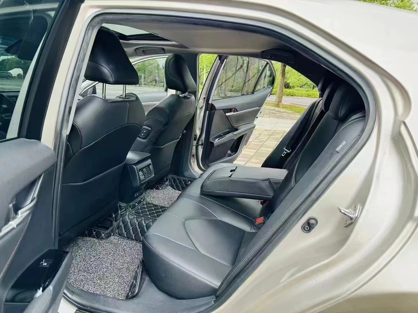 Автомобиль Toyot aCamry Подержанный автомобиль автоматический полноприводный бензиновый 4-дверный 5-местный по низкой цене