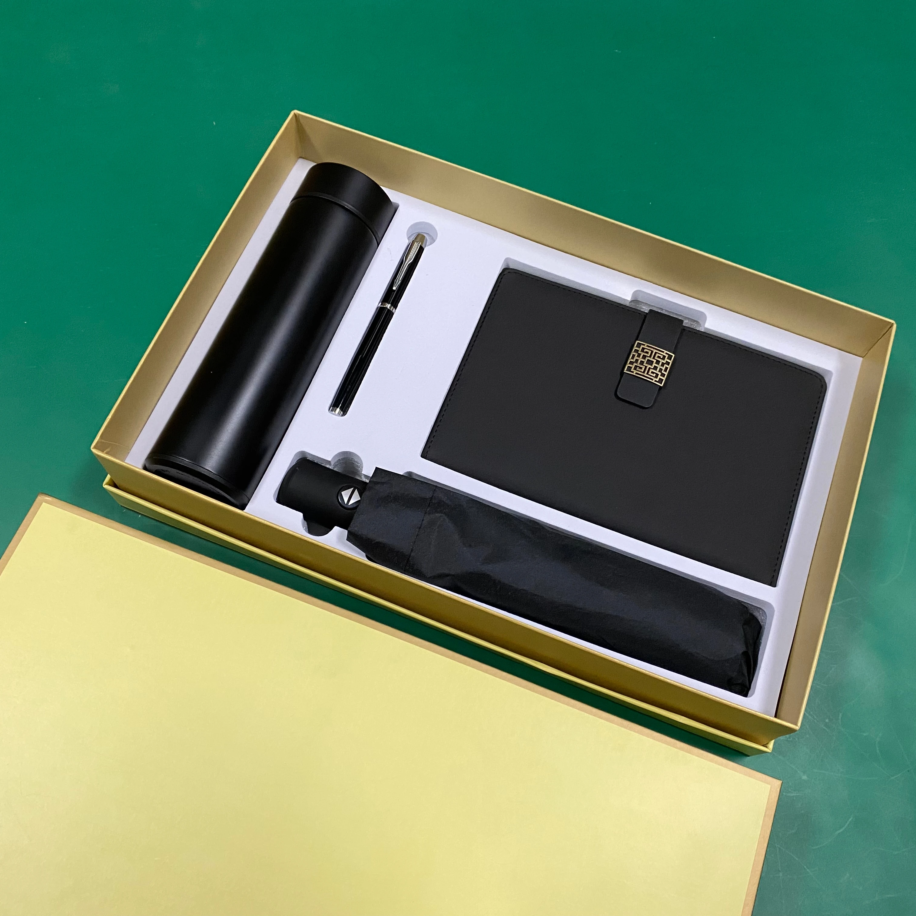Flask,umbrella, pen, notebook  corporate gift set for business promotion gifts