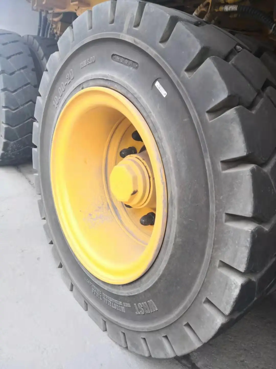 no puncture forklift solid tyre 11.00-20 for heavy duty forklift