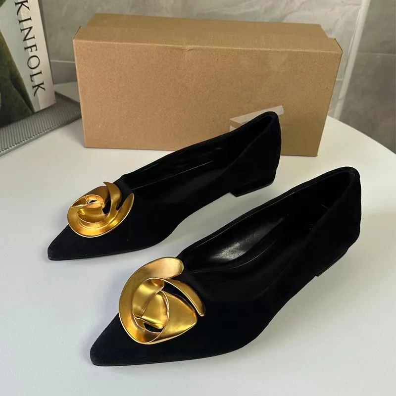 ZA Spring and Summer Flat-bottomed pointed fashion sandals female metal flower buckle outside flats for women
