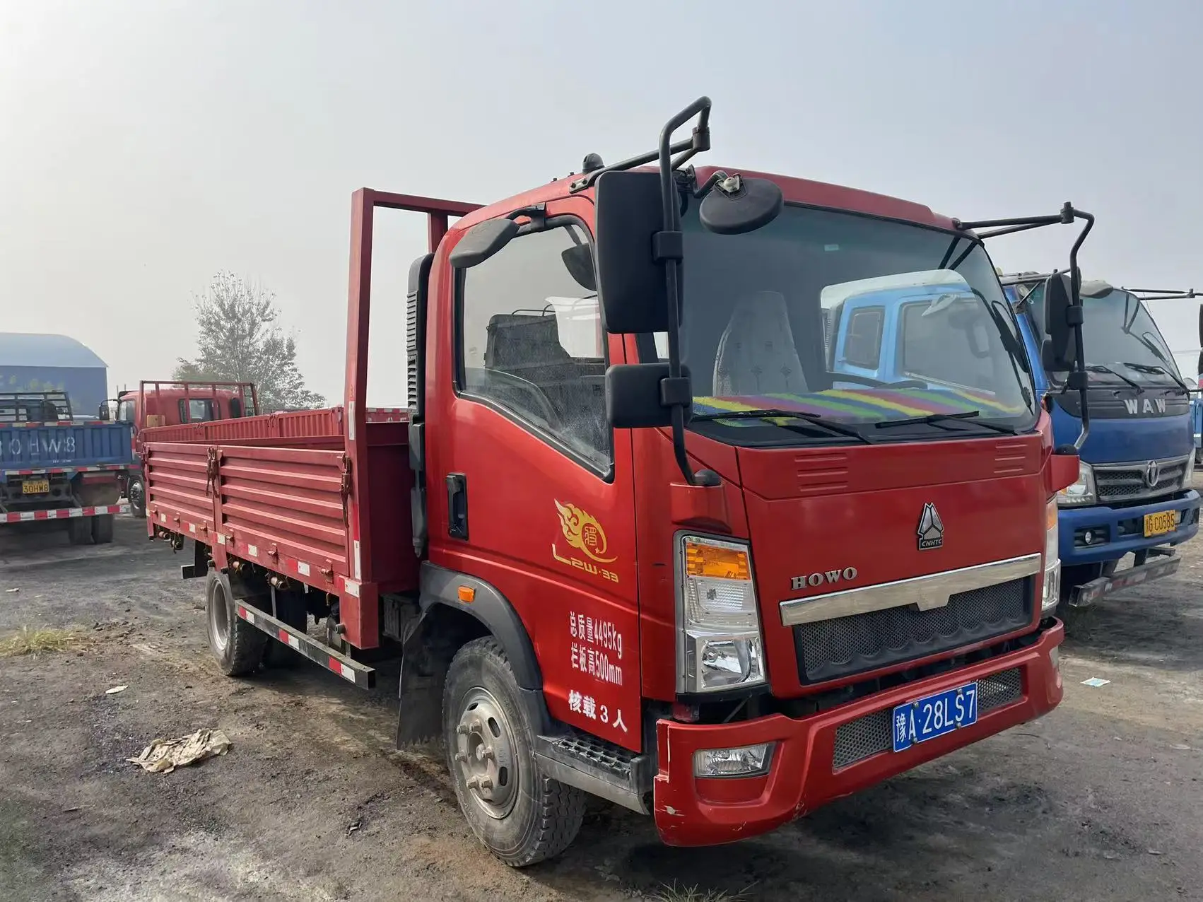 Cheapest 2ton 4ton lorry truck howo Mini 4X2 Diesel Light Cargo Truck For sale